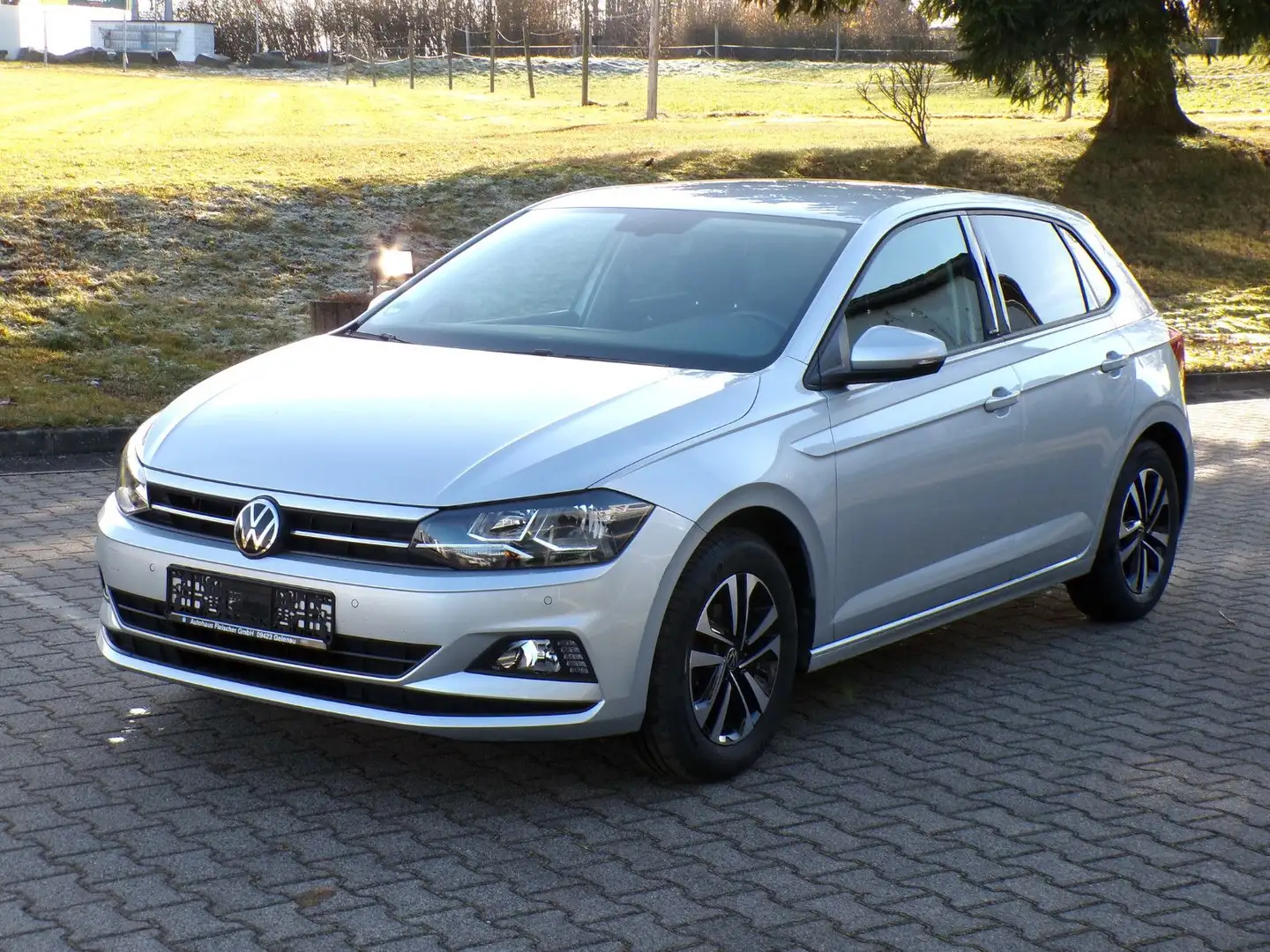 Volkswagen Polo VI Active Silber - 1