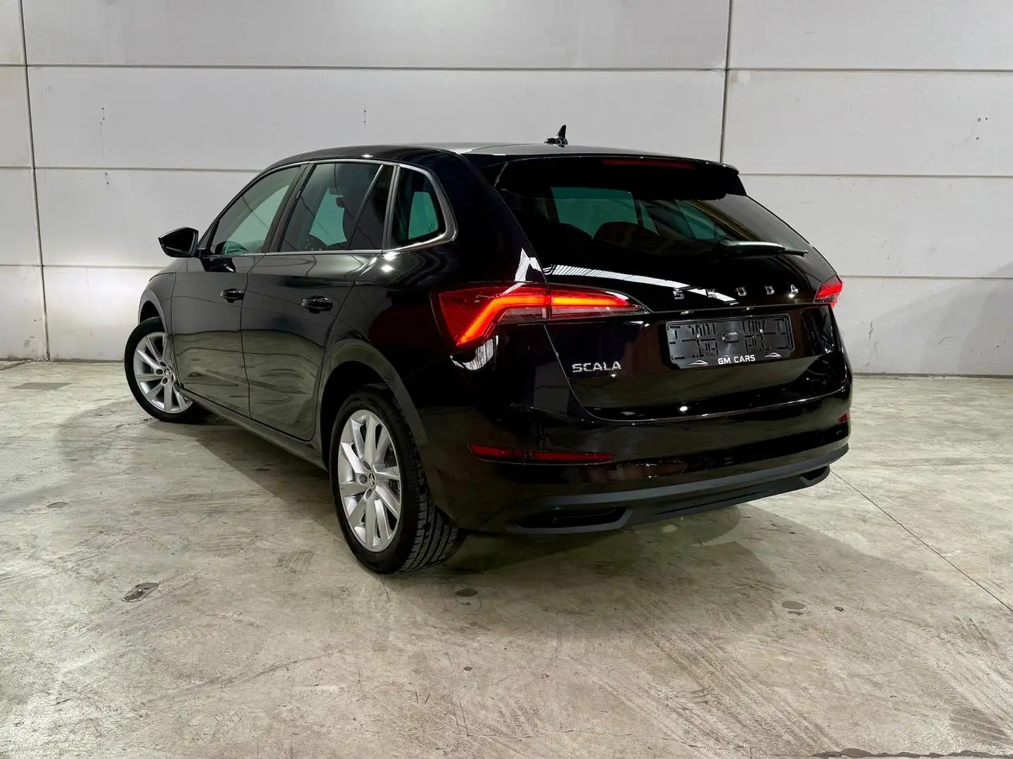 Skoda Scala 1.0TSI *Automatic*New*1stOwner*CarPlay*LED*Clim Zwart - 2