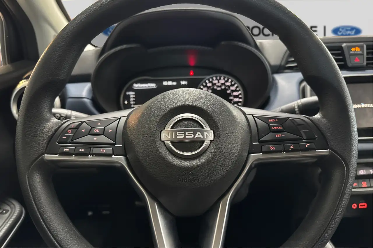 Nissan Versa снимка Nissan Versa