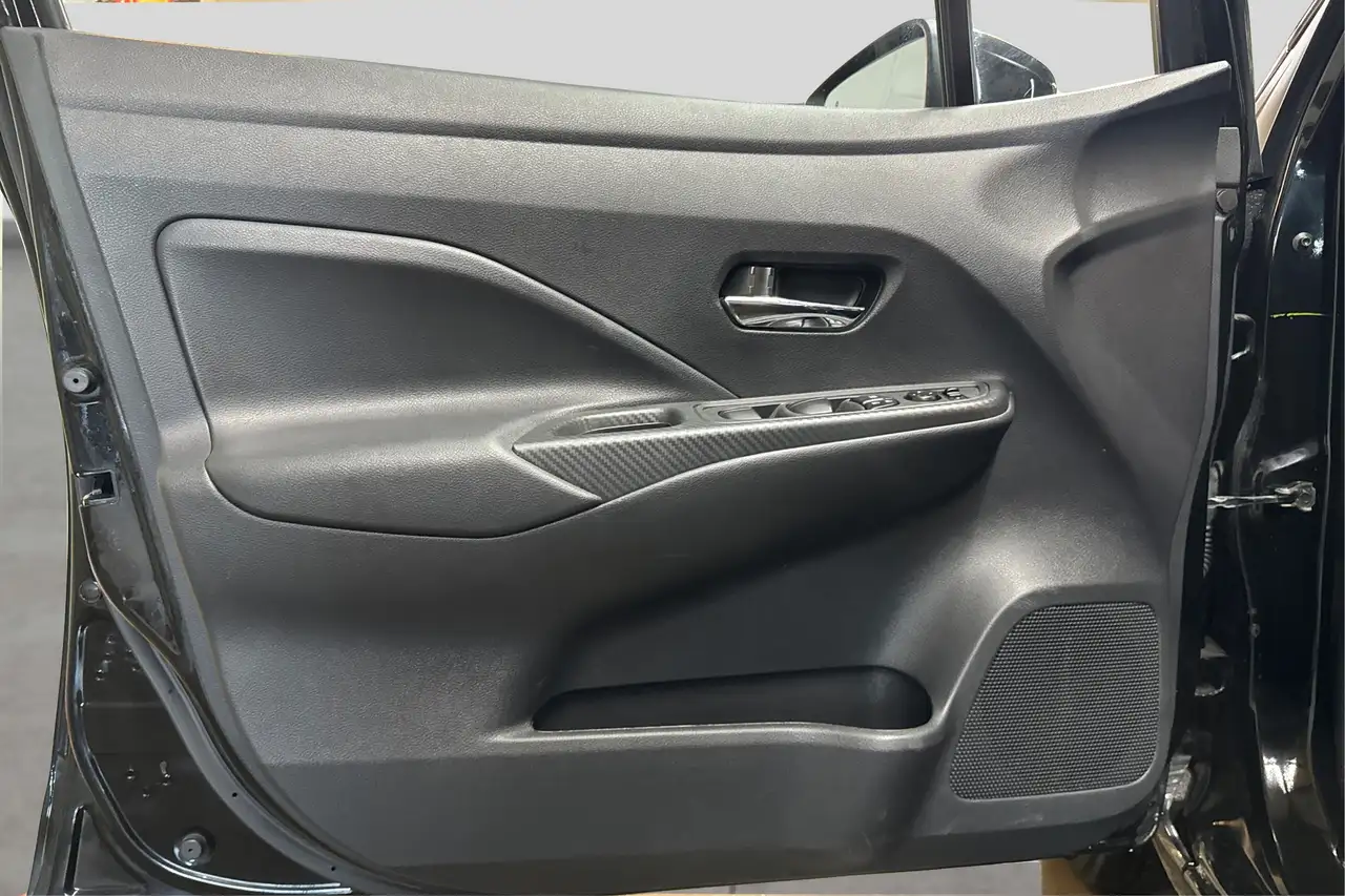 Nissan Versa снимка Nissan Versa