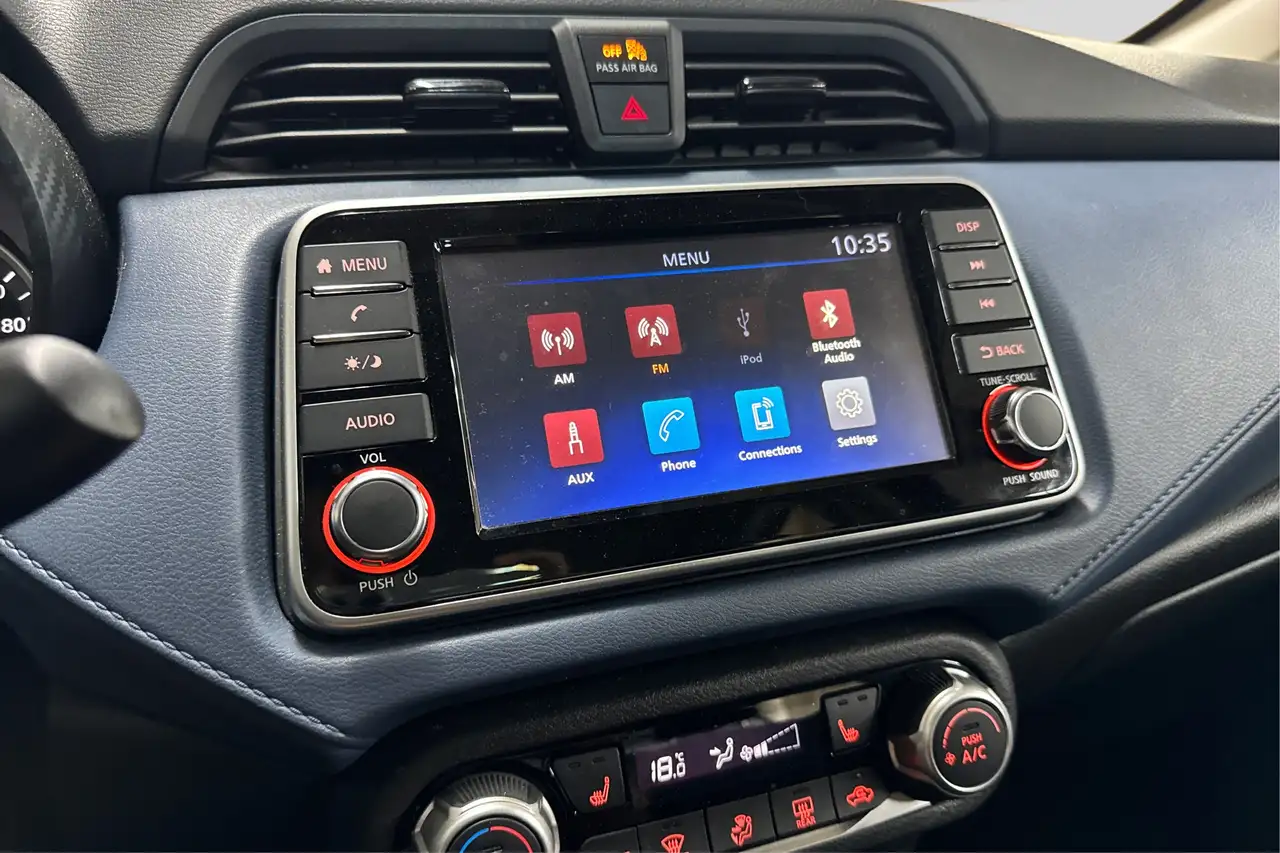 Nissan Versa снимка Nissan Versa
