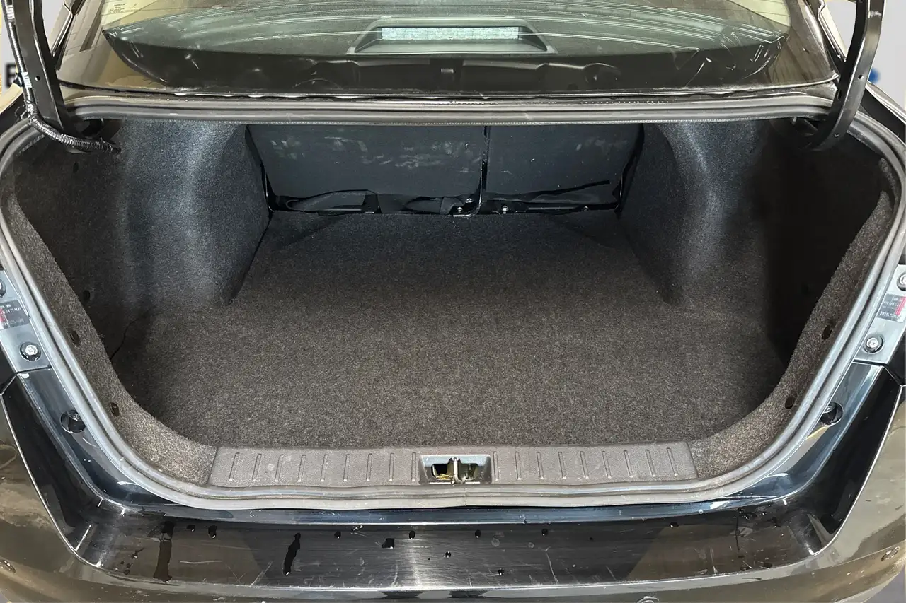 Nissan Versa снимка Nissan Versa