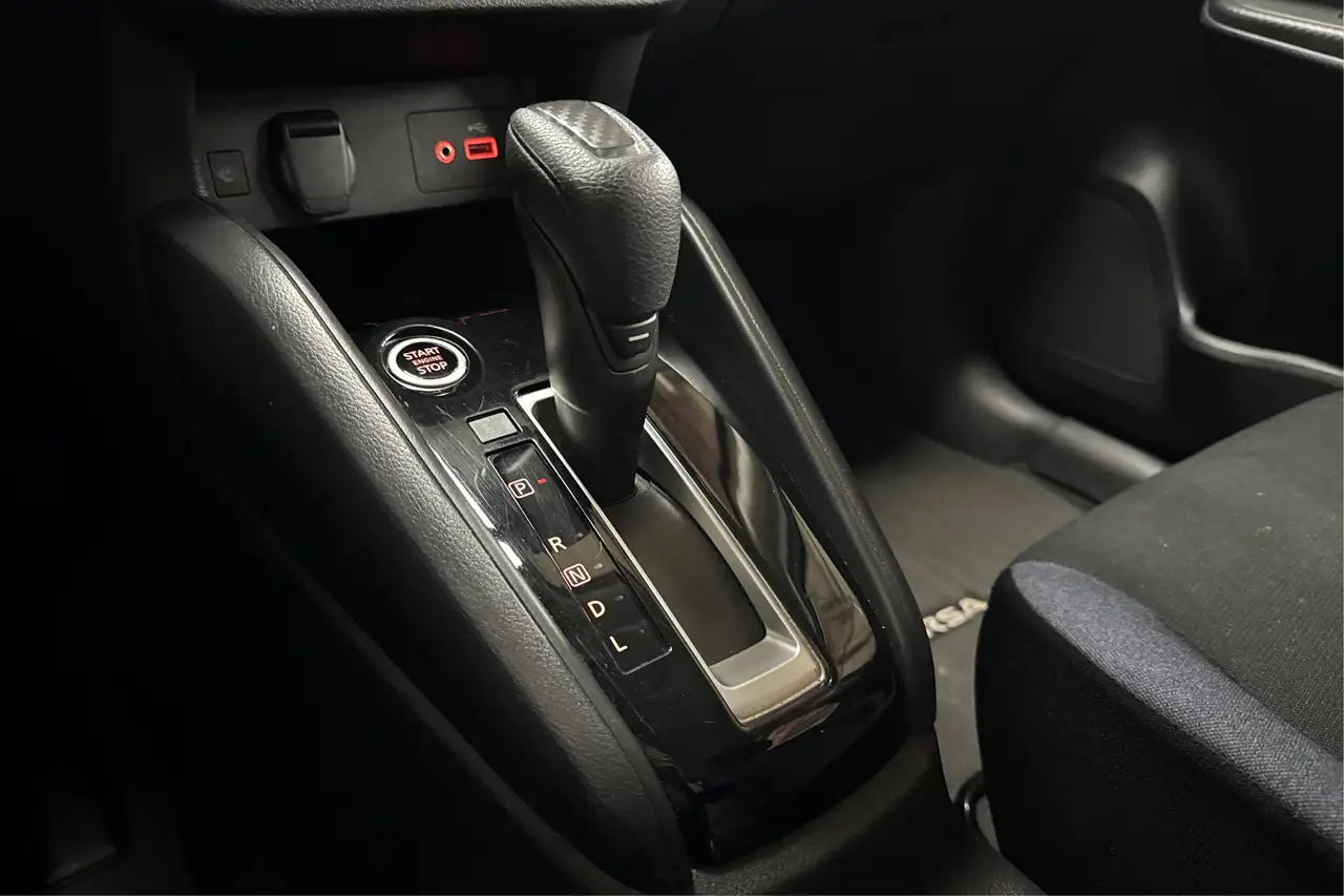 Nissan Versa снимка Nissan Versa
