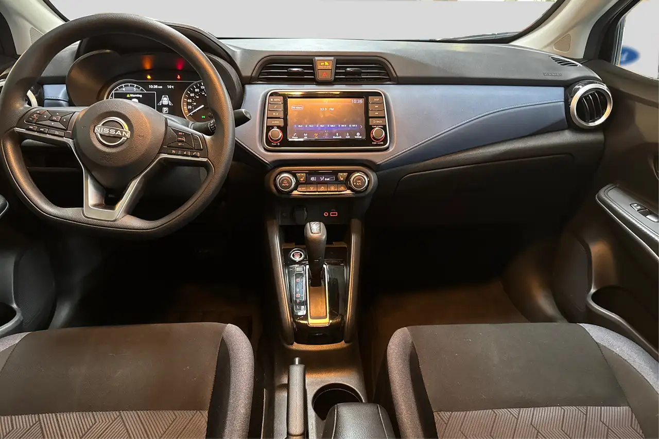 Nissan Versa снимка Nissan Versa