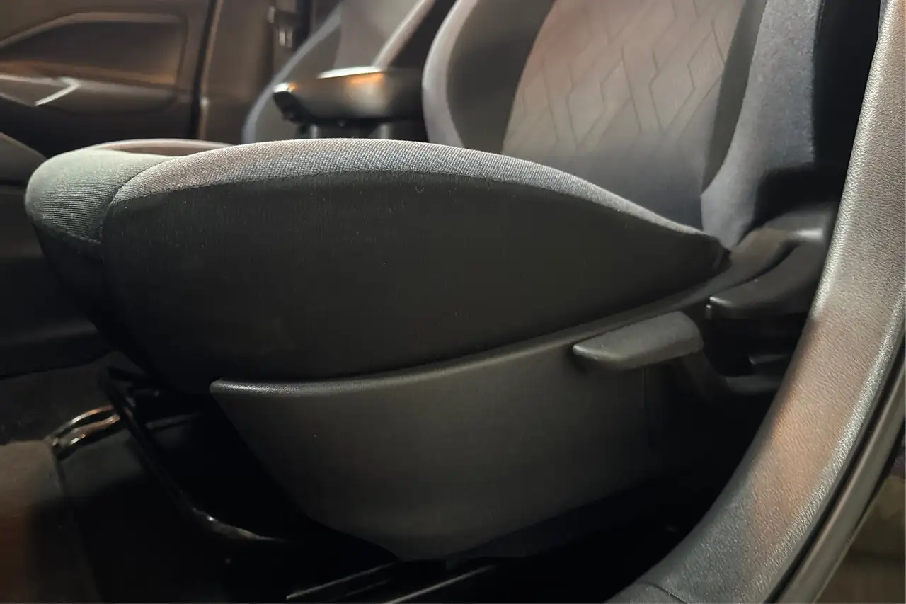 Nissan Versa снимка Nissan Versa