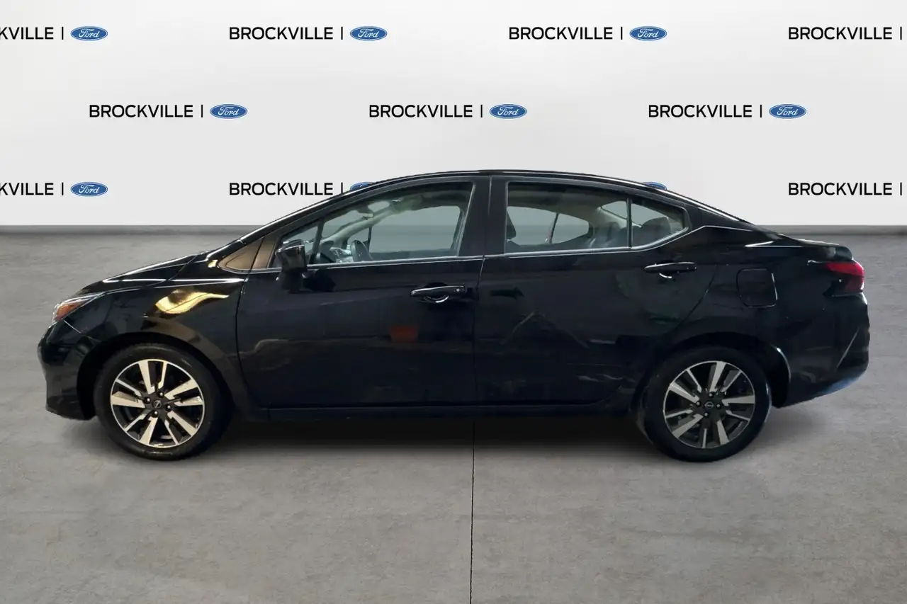 Nissan Versa снимка Nissan Versa