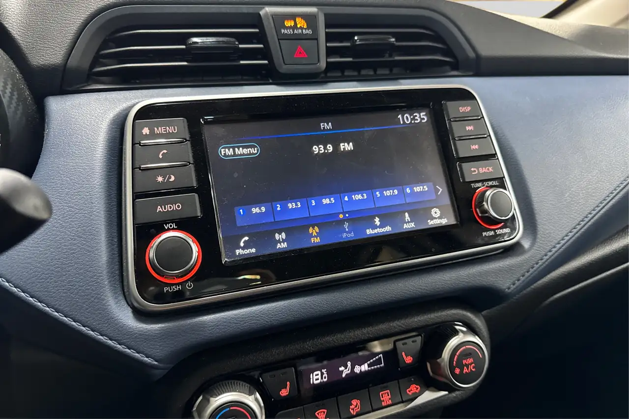 Nissan Versa снимка Nissan Versa