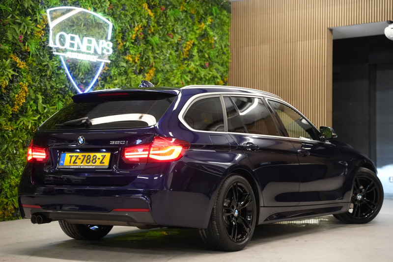 BMW 320 3-serie Touring 320i M Sport Edition / CarPlay / C — photo 2