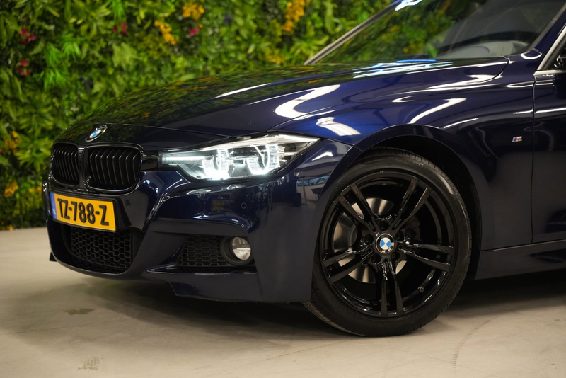 BMW 320 3-serie Touring 320i M Sport Edition / CarPlay / C — photo 11