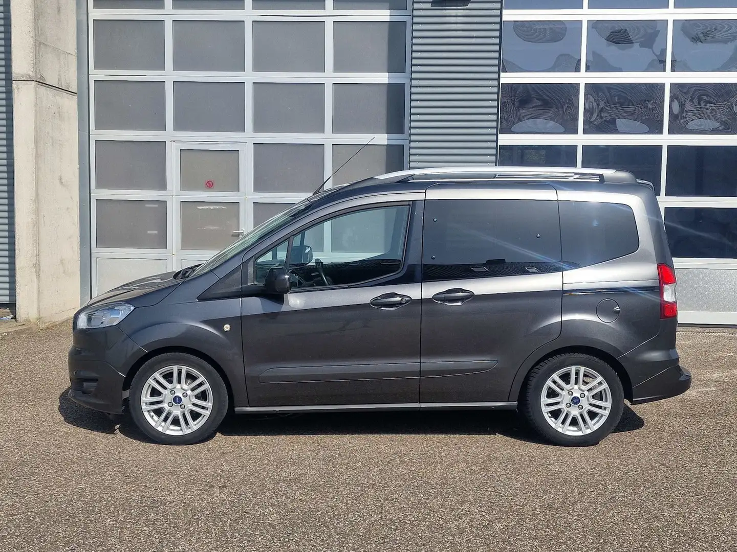 Ford Tourneo Courier Titanium NAVI Klimaautomatik Grau - 2