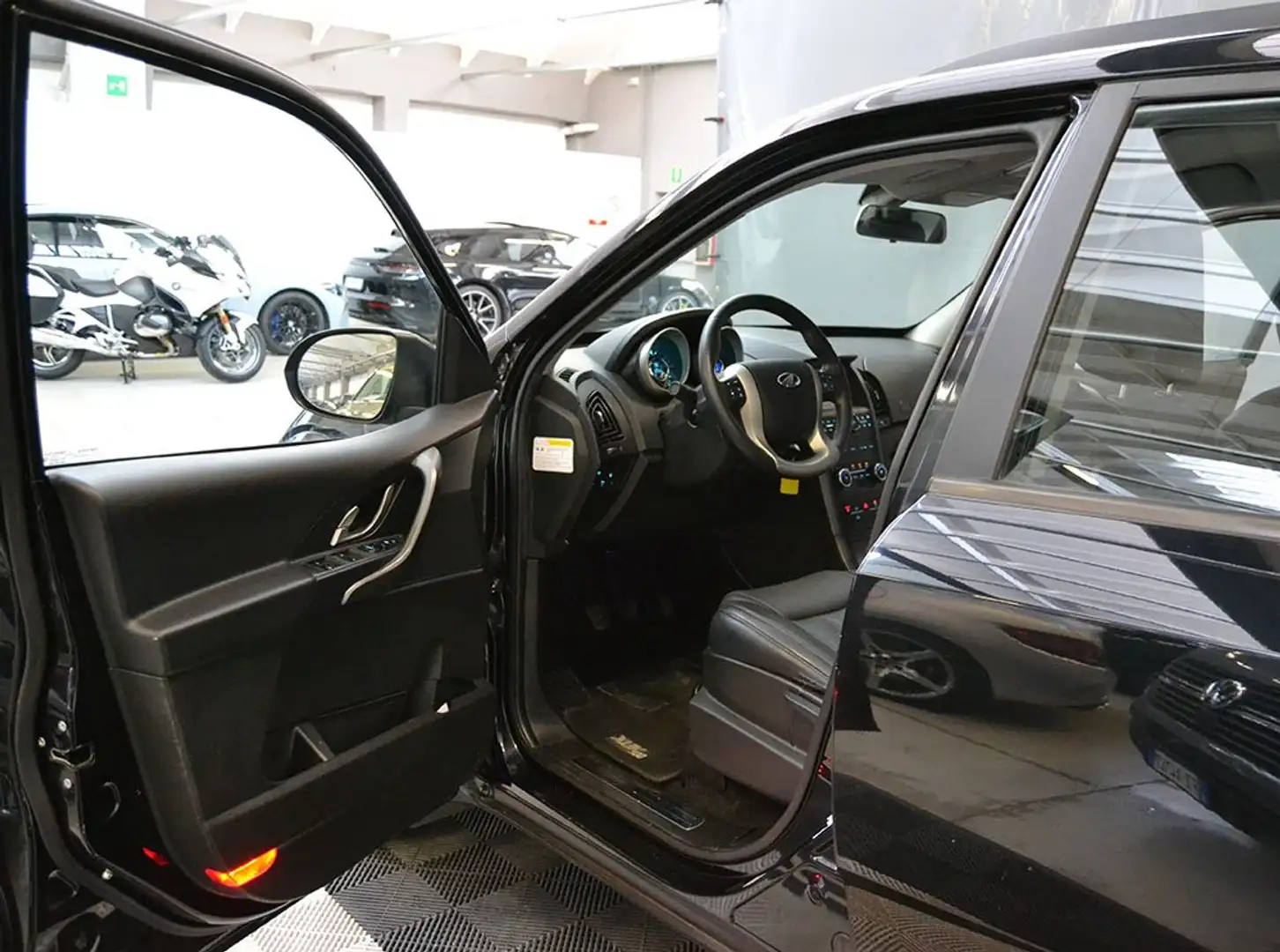 Mahindra XUV500 2.2 16V AWD W8 7 Posti Unico Proprietario Fekete - 2