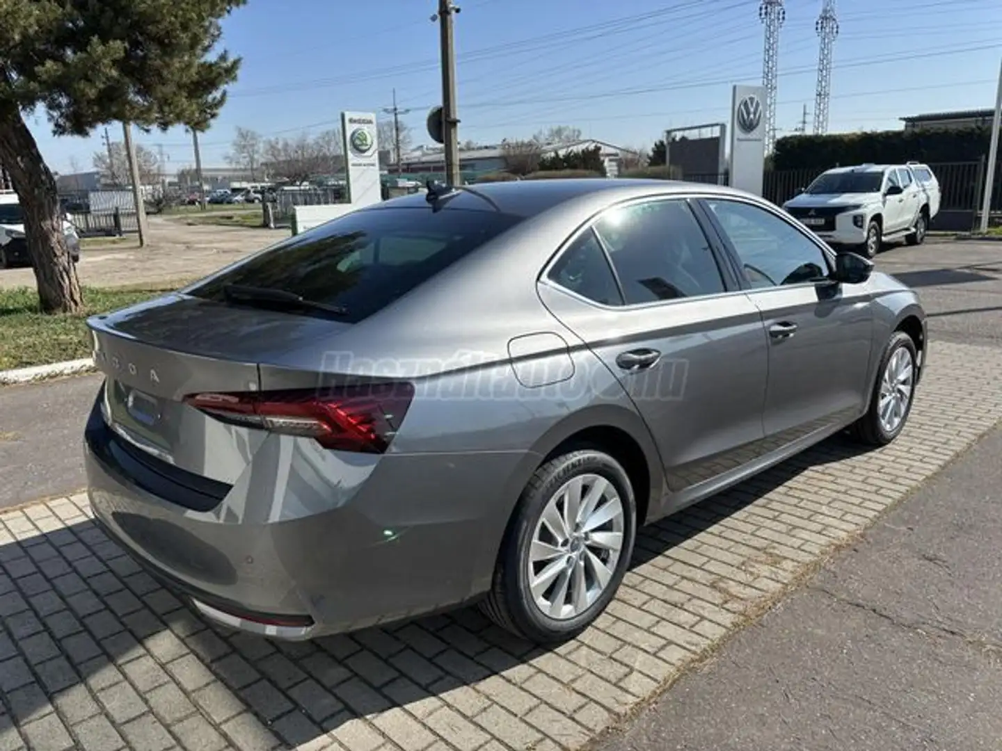 Skoda Octavia 2.0 TDi DSG Selection AHK ACC Matrix Kam Grijs - 2