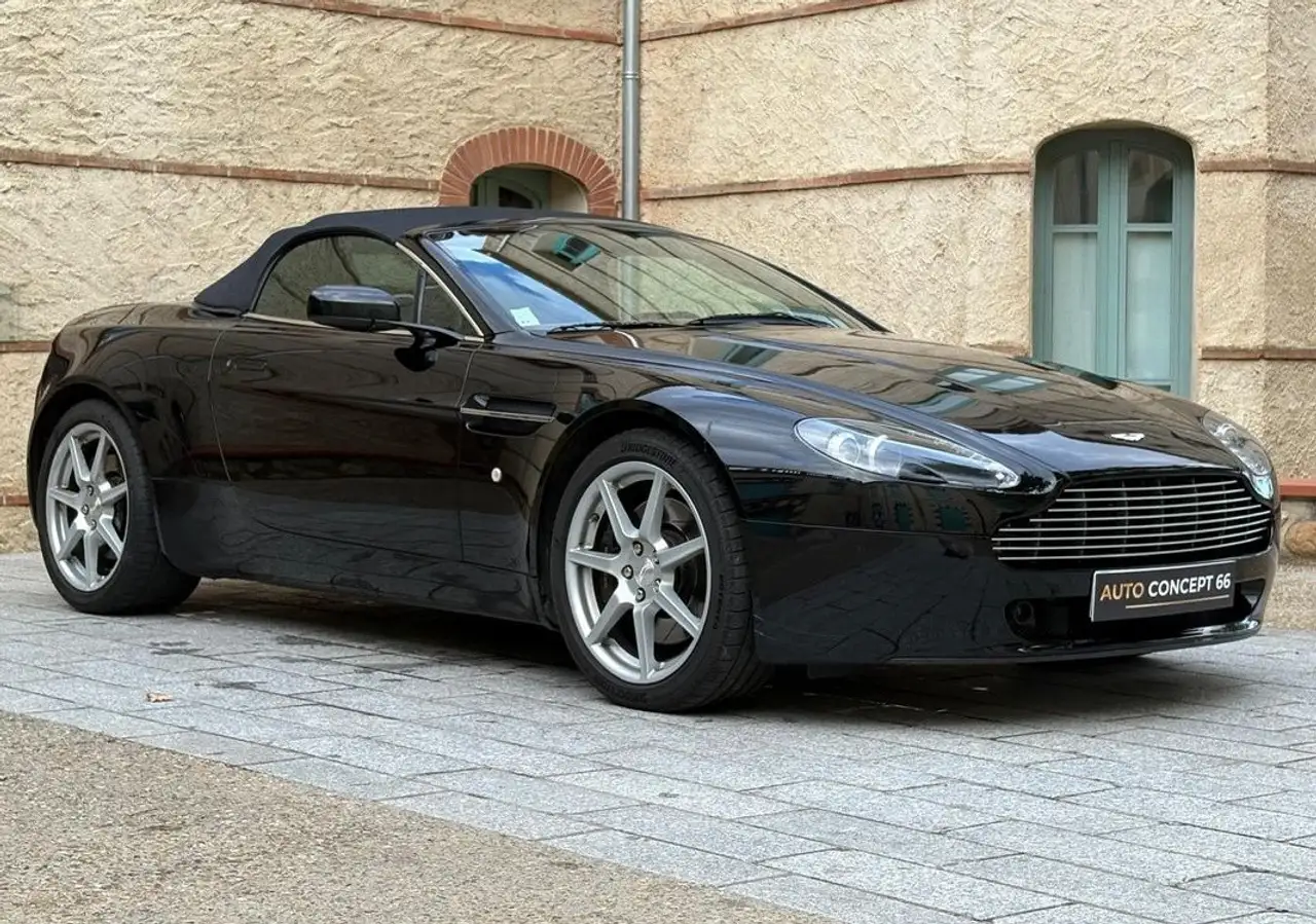 Aston Martin V8