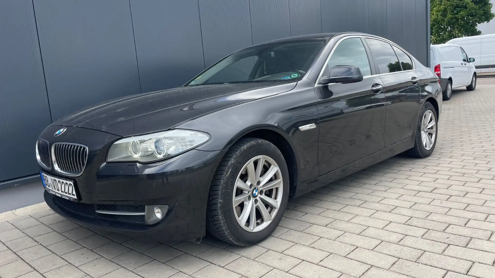 BMW 530 d - AUT-NAVI-Volleder-SHZ-PDC-TÜV Garantie Schwarz - 1