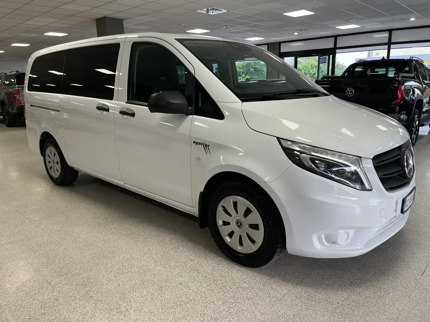 Mercedes-Benz Vito Tourer 116 2.0 CDI LUNGO 5 posti Weiß - 1