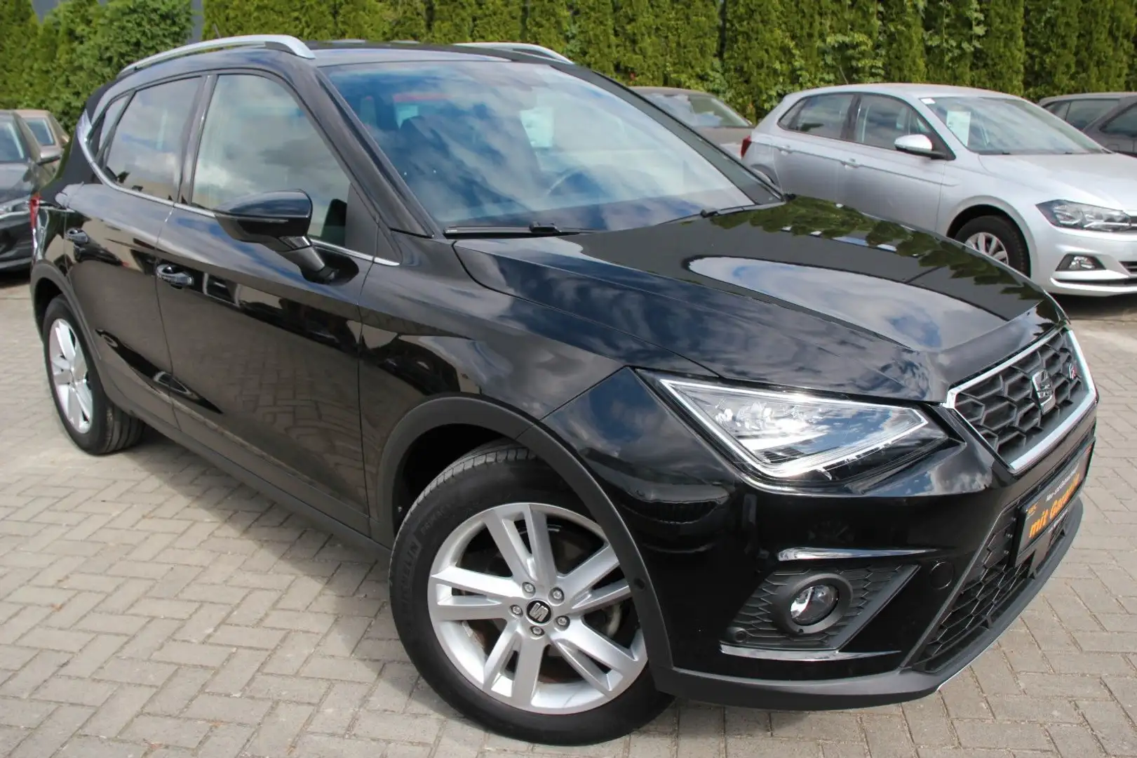 SEAT Arona FR DSG Klima/Sitzhz/Kamera/Parkassistent Schwarz - 1