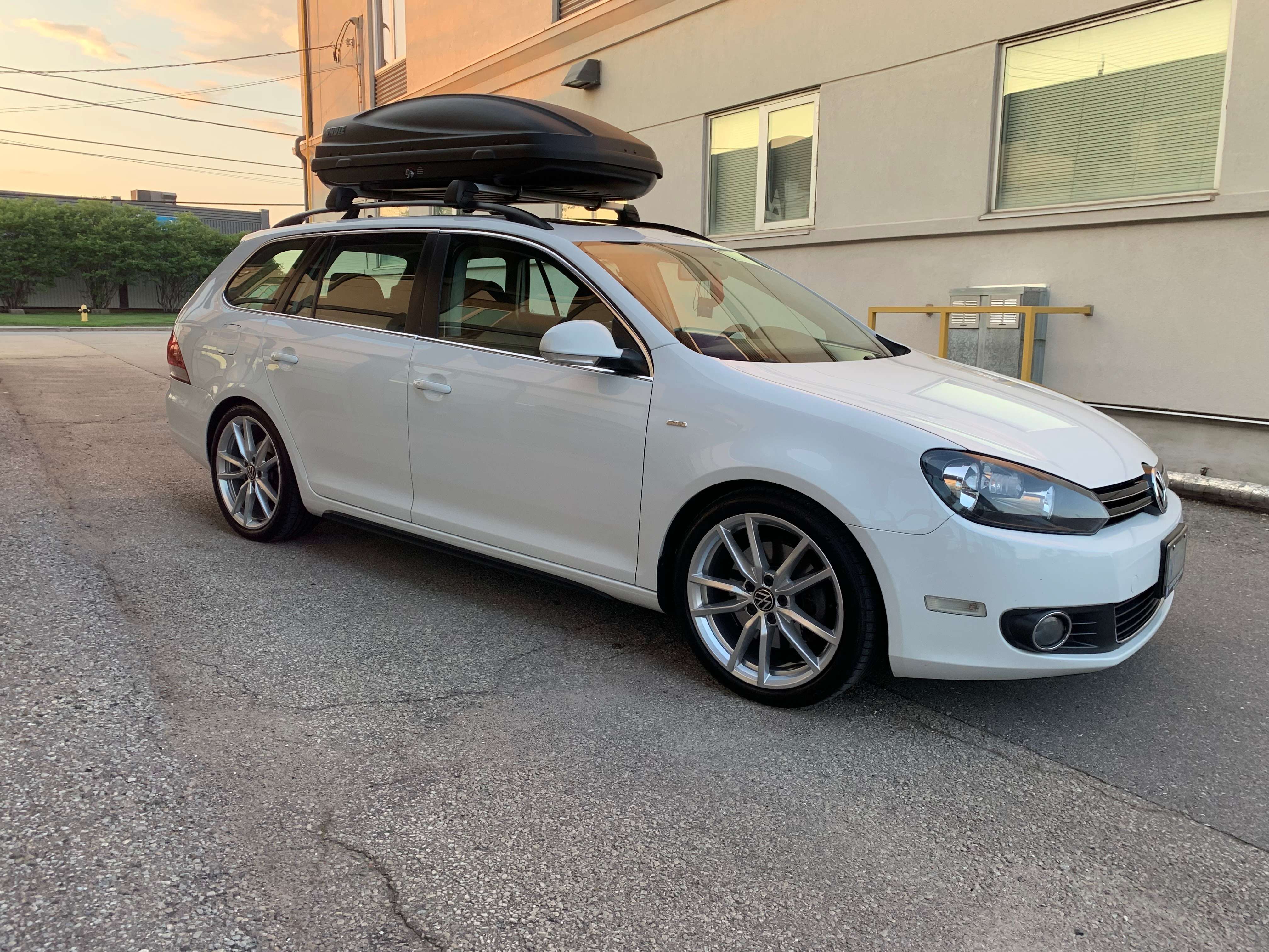 2014 Volkswagen Golf Wolfsburg Edition alt 2