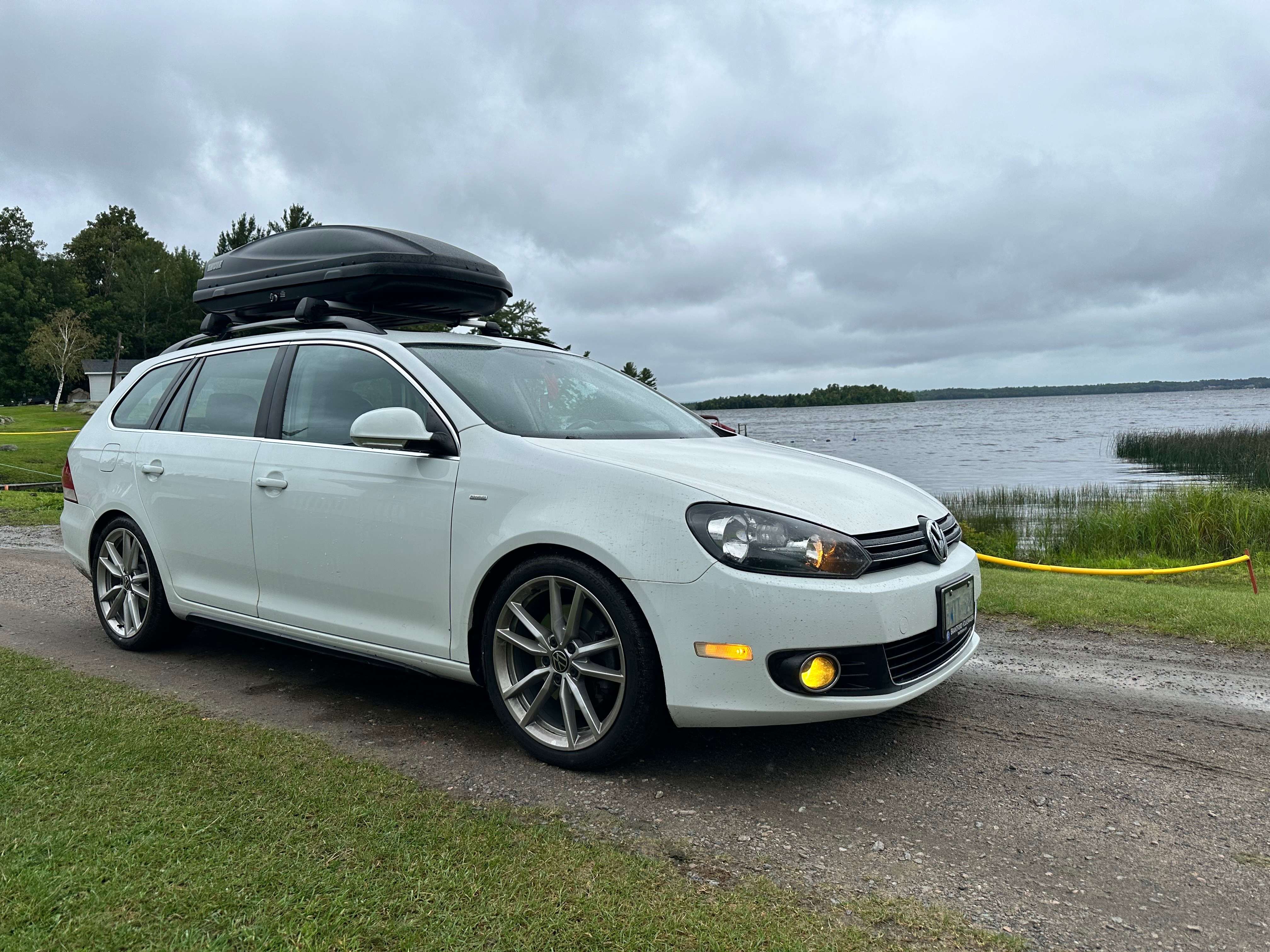 2014 Volkswagen Golf Wolfsburg Edition alt 3