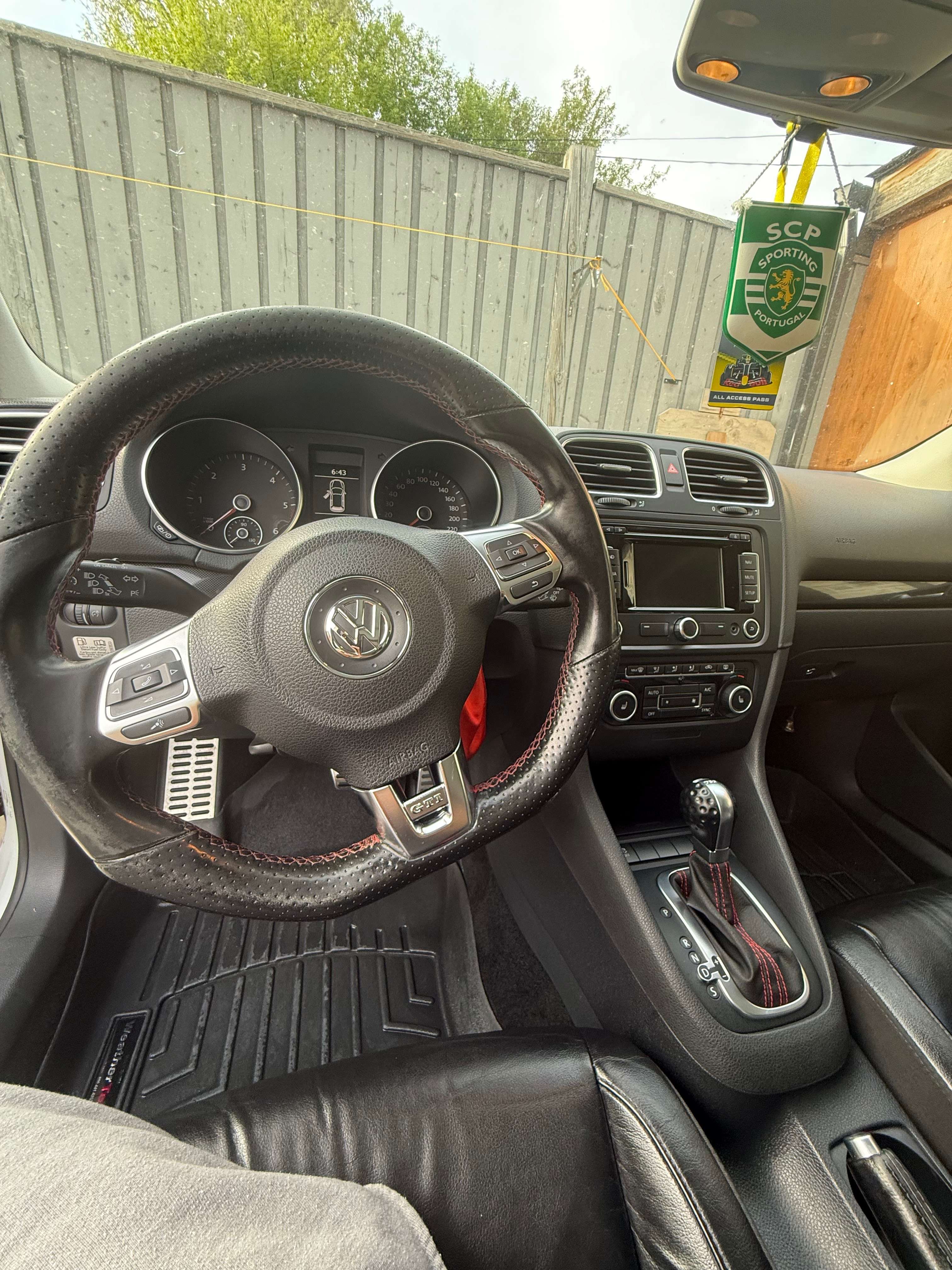 2014 Volkswagen Golf Wolfsburg Edition alt 4