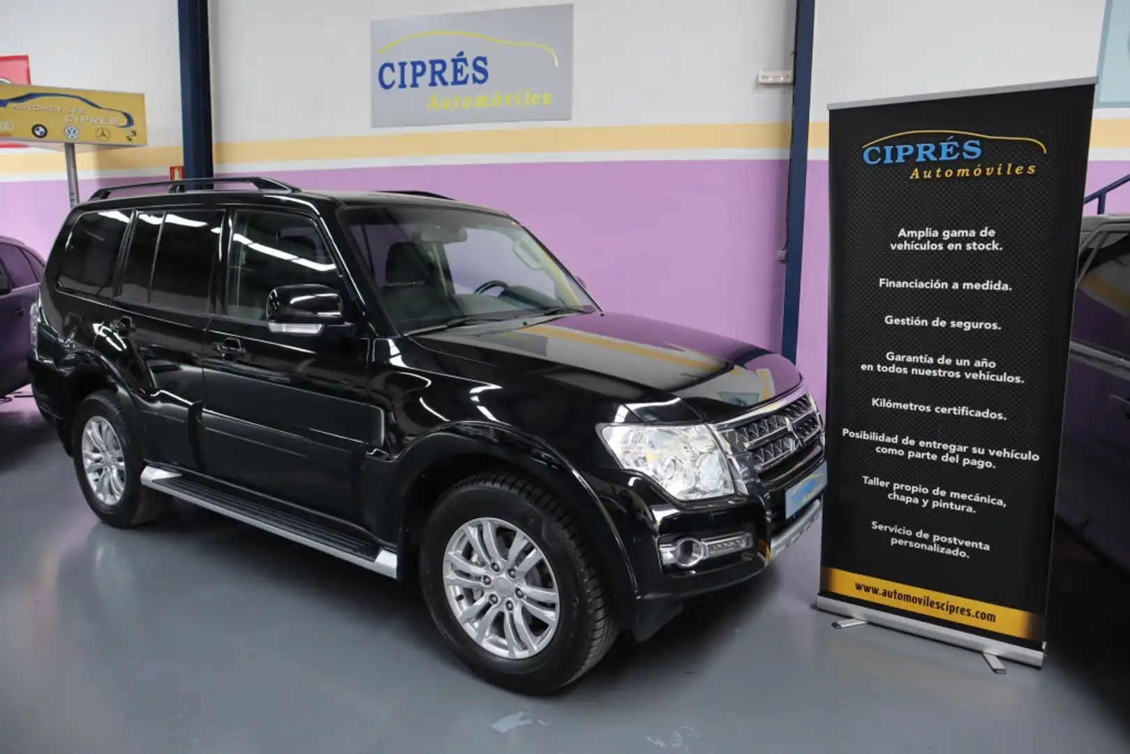 Mitsubishi Montero 3.2DI-D Kaiteki 5AT 190 Schwarz - 1