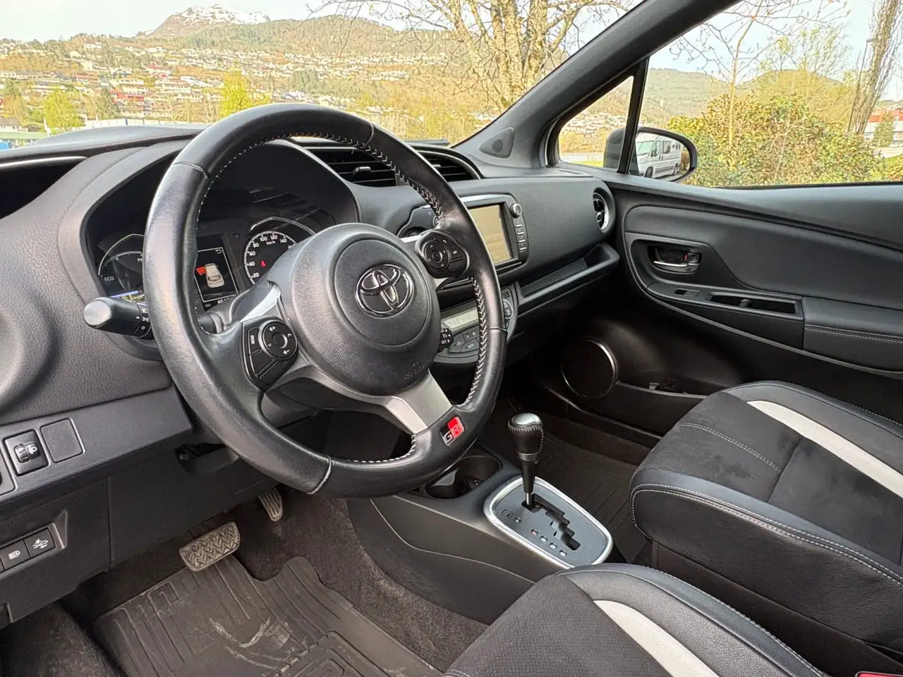Toyota Yaris Yaris — photo 3