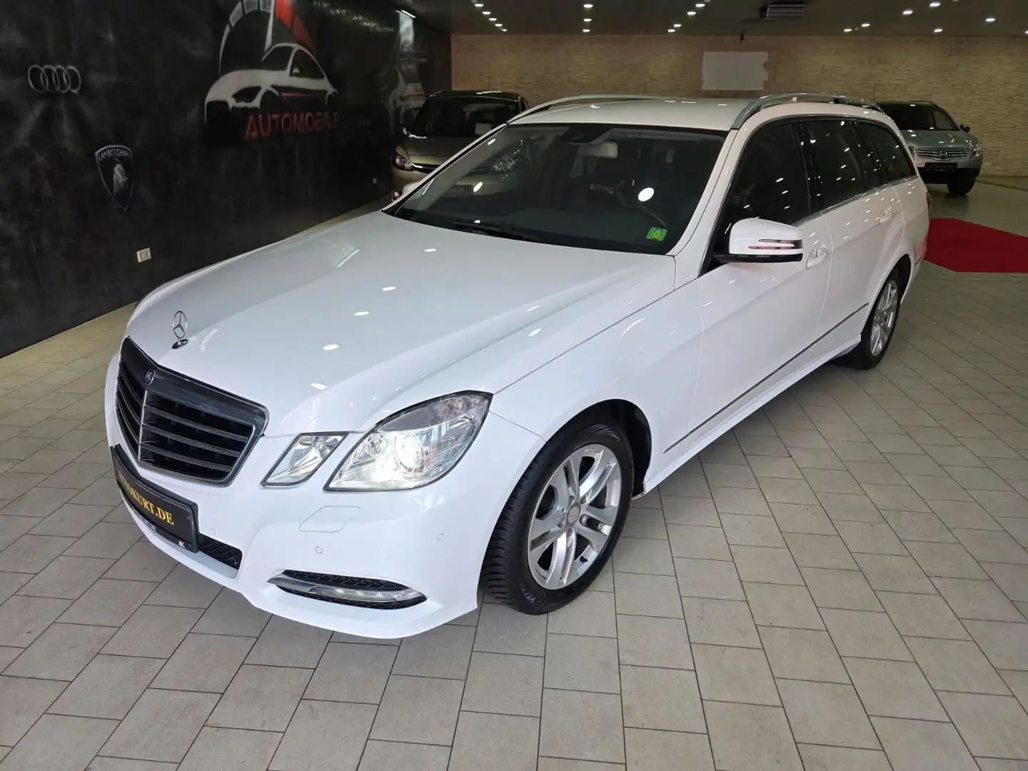 Mercedes-Benz E 200 E -Klasse T-Modell Teilleder Tüv neu Weiß - 1