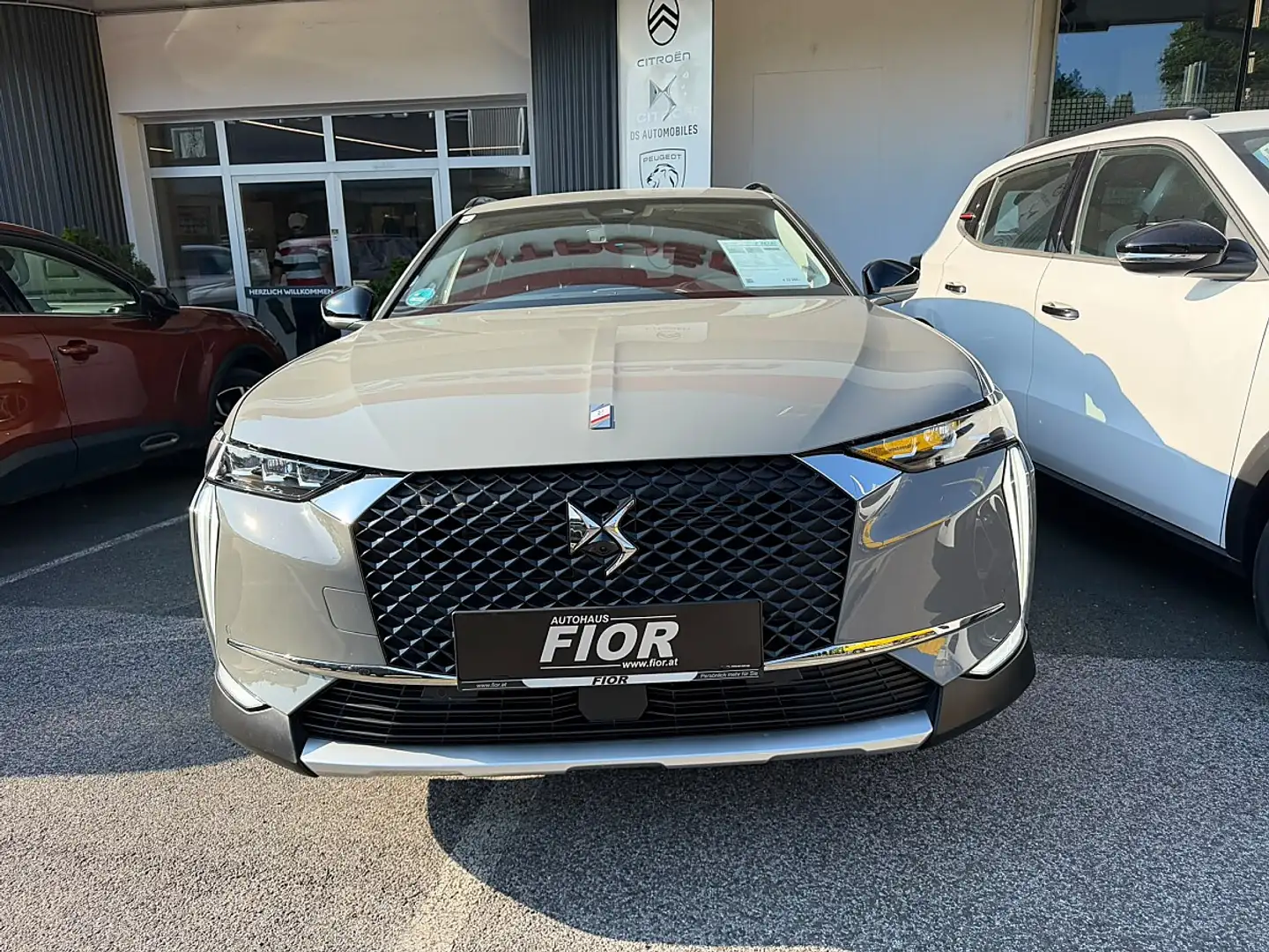 DS Automobiles DS 4 4 E-Tense Hybrid 225 (Plug-In) Cross Rivoli S&S... Grau - 2