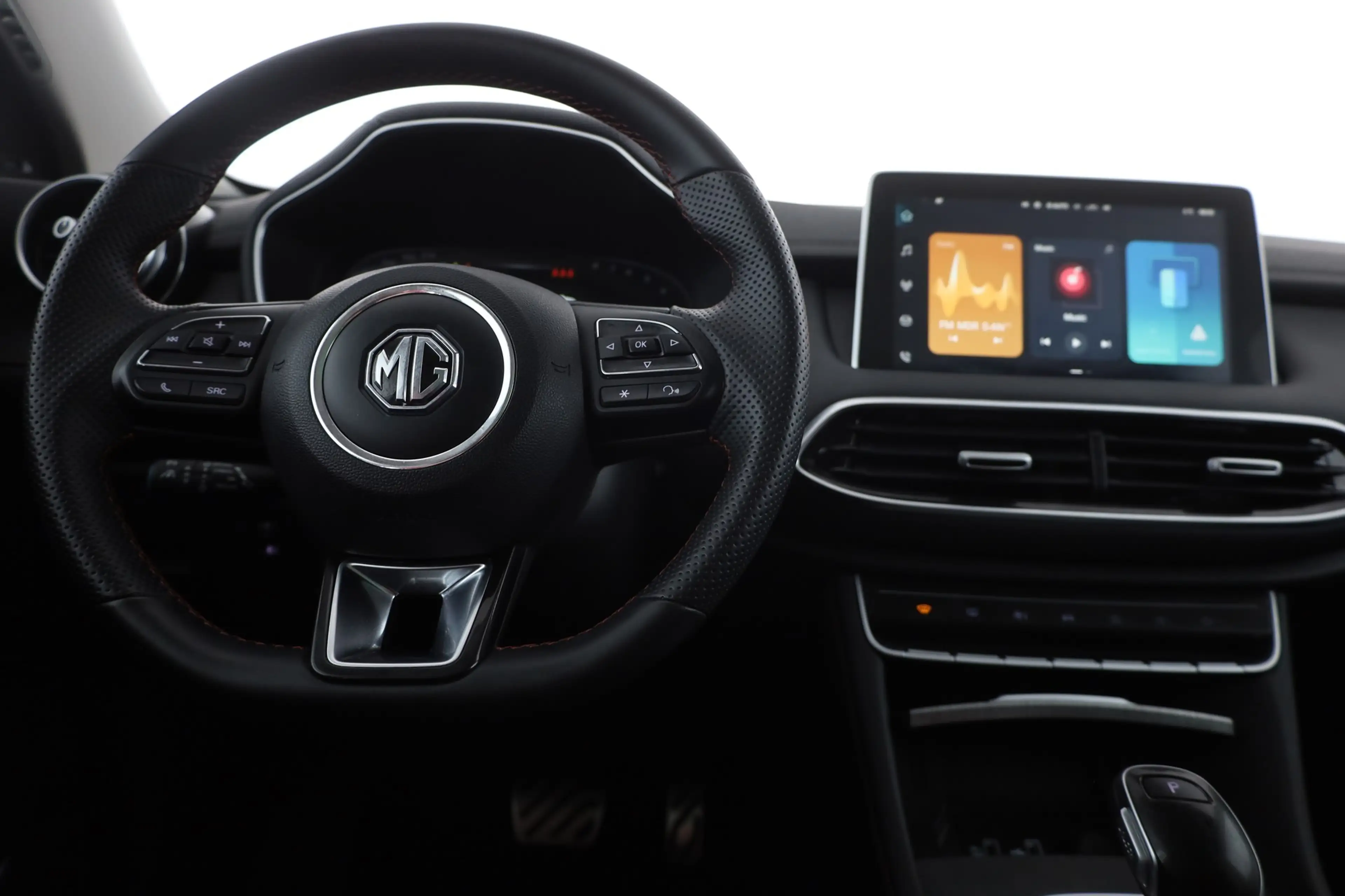 MG HS 1.5 Luxury LED Navi Panorama 360° ACC Leder — photo 11