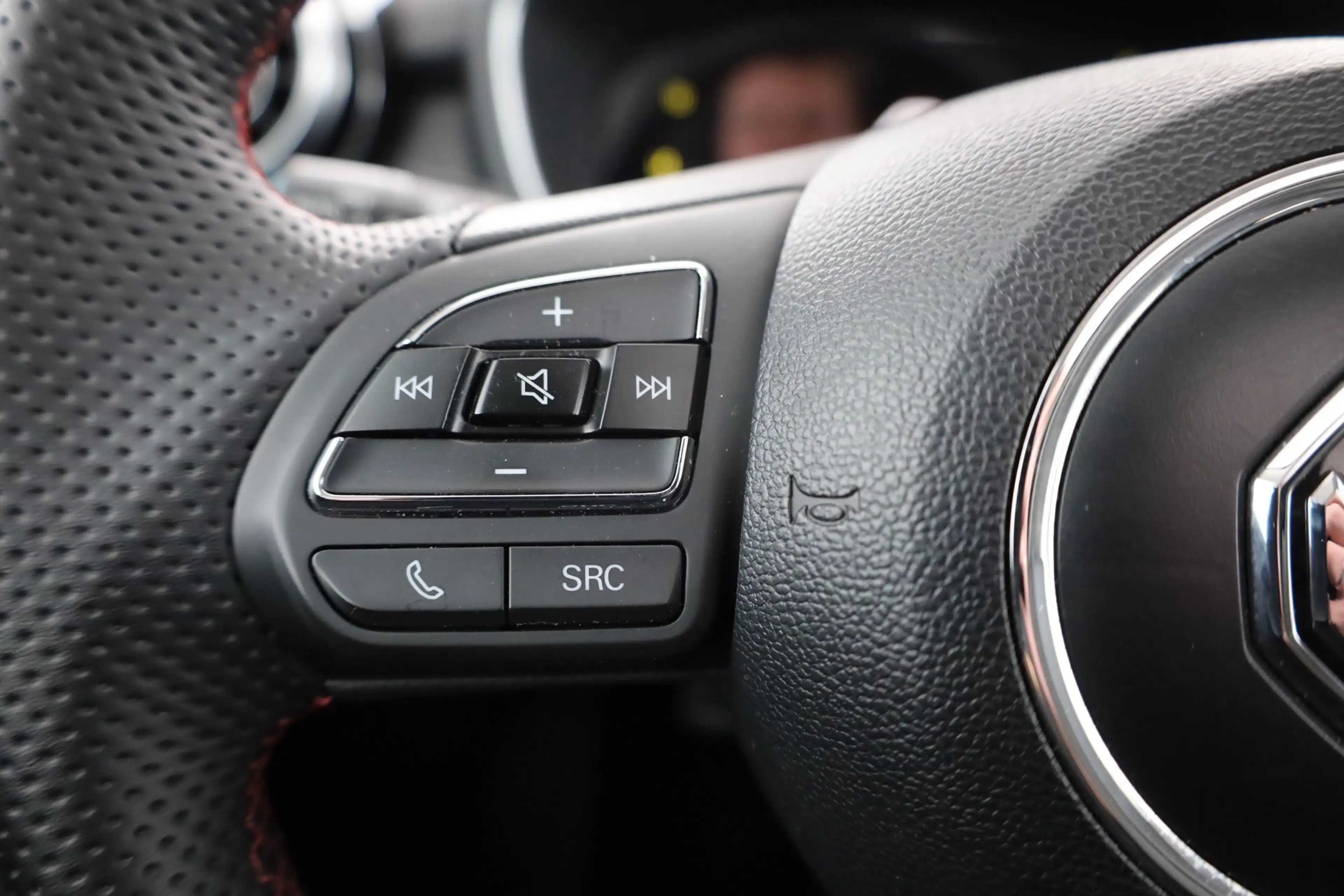MG HS 1.5 Luxury LED Navi Panorama 360° ACC Leder — photo 16