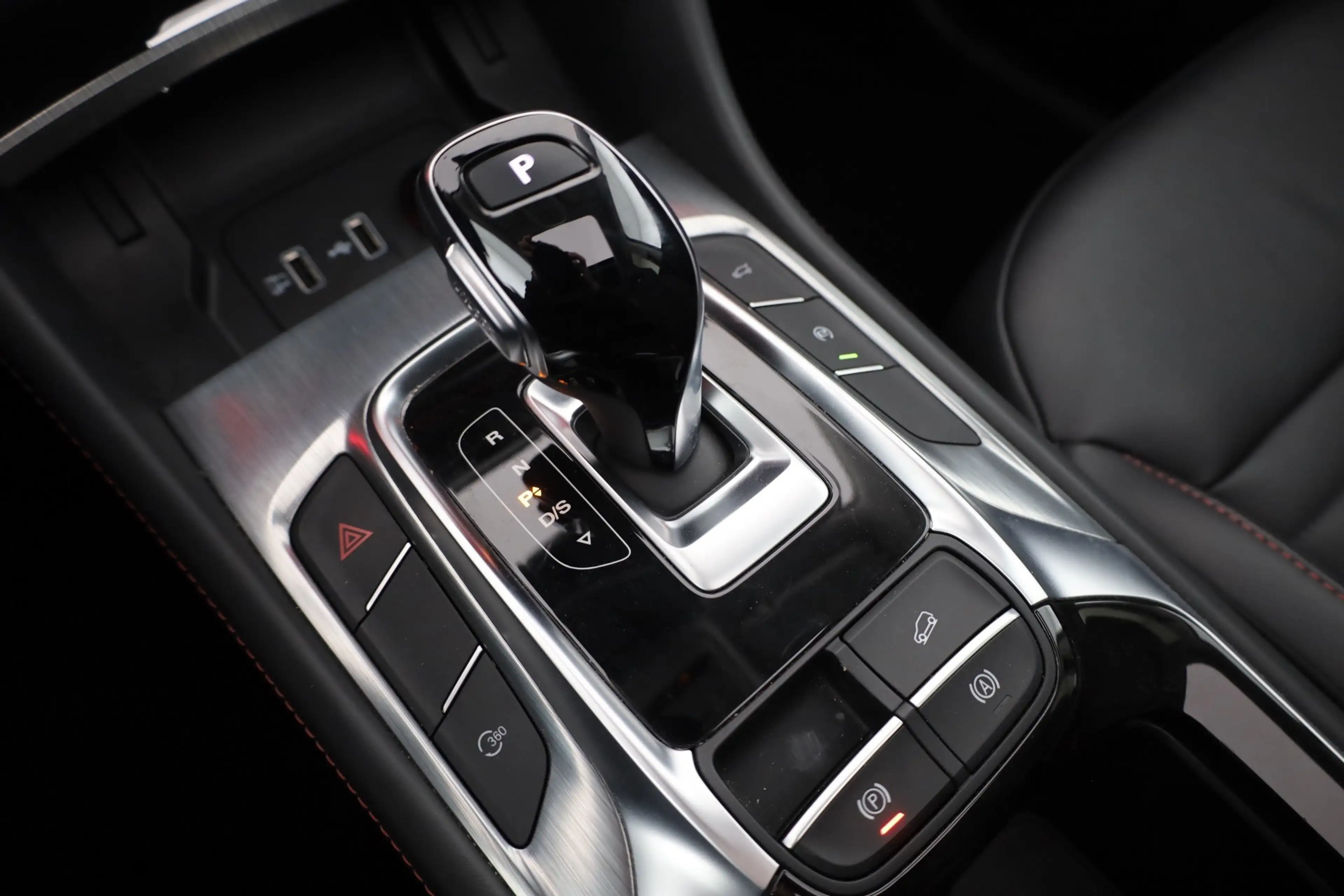 MG HS 1.5 Luxury LED Navi Panorama 360° ACC Leder — photo 14
