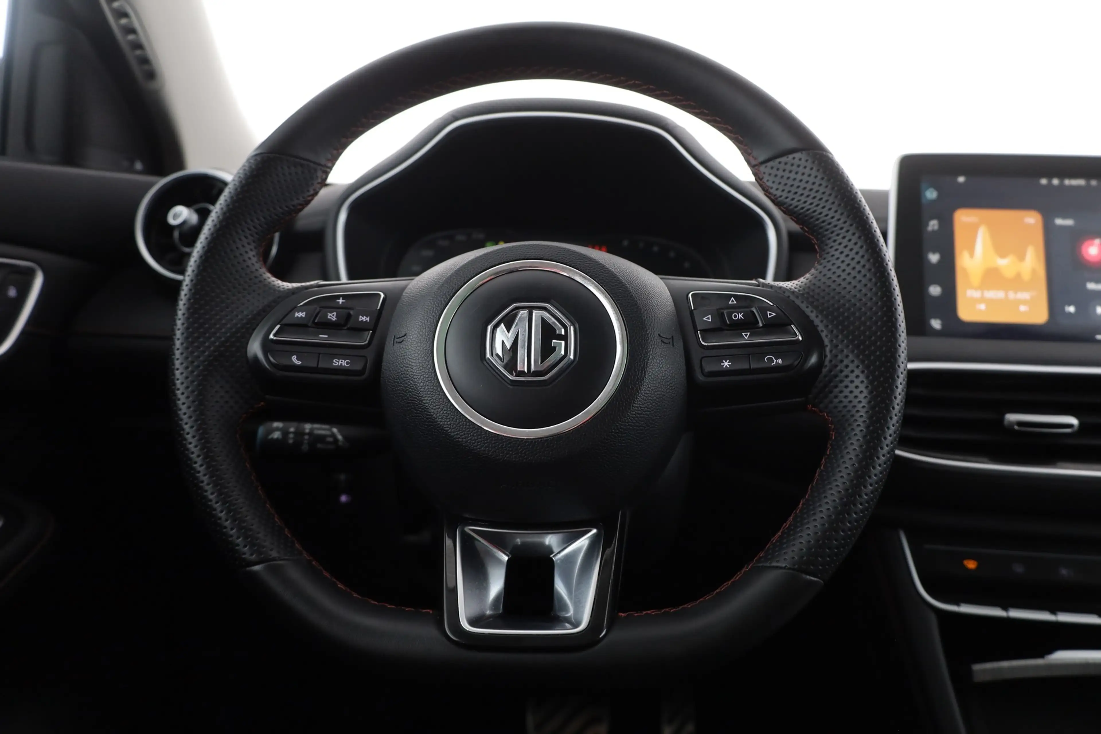 MG HS 1.5 Luxury LED Navi Panorama 360° ACC Leder — photo 15