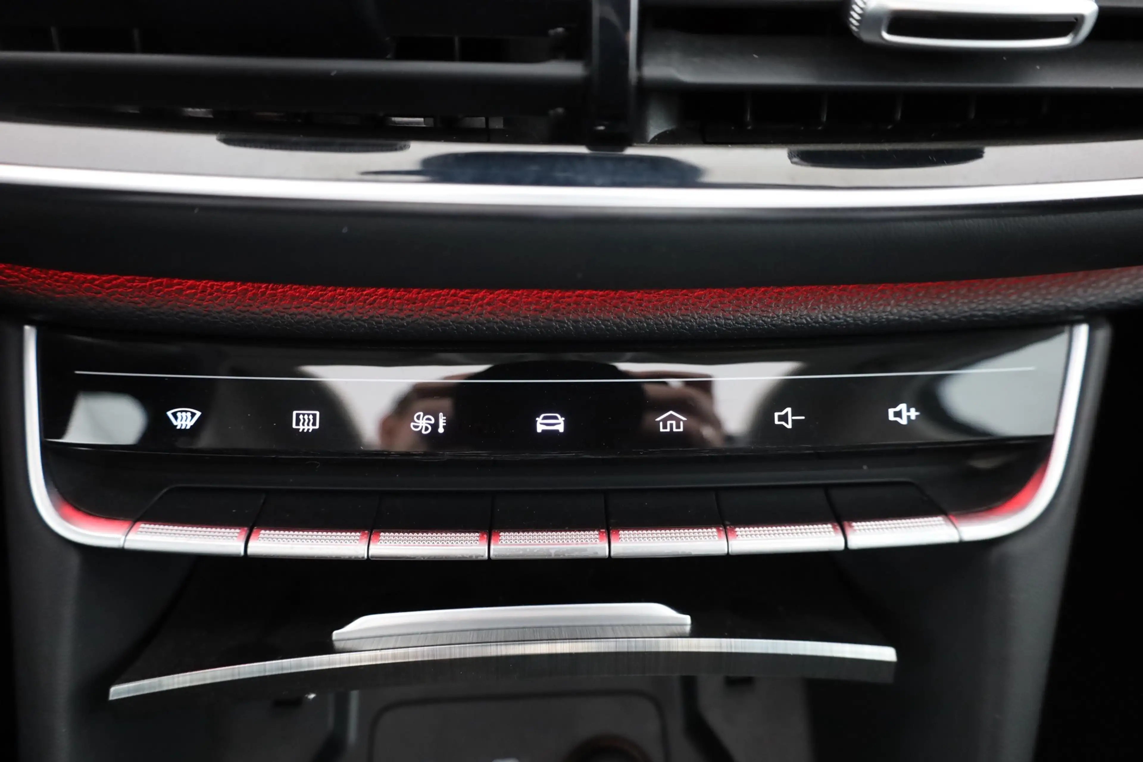 MG HS 1.5 Luxury LED Navi Panorama 360° ACC Leder — photo 13