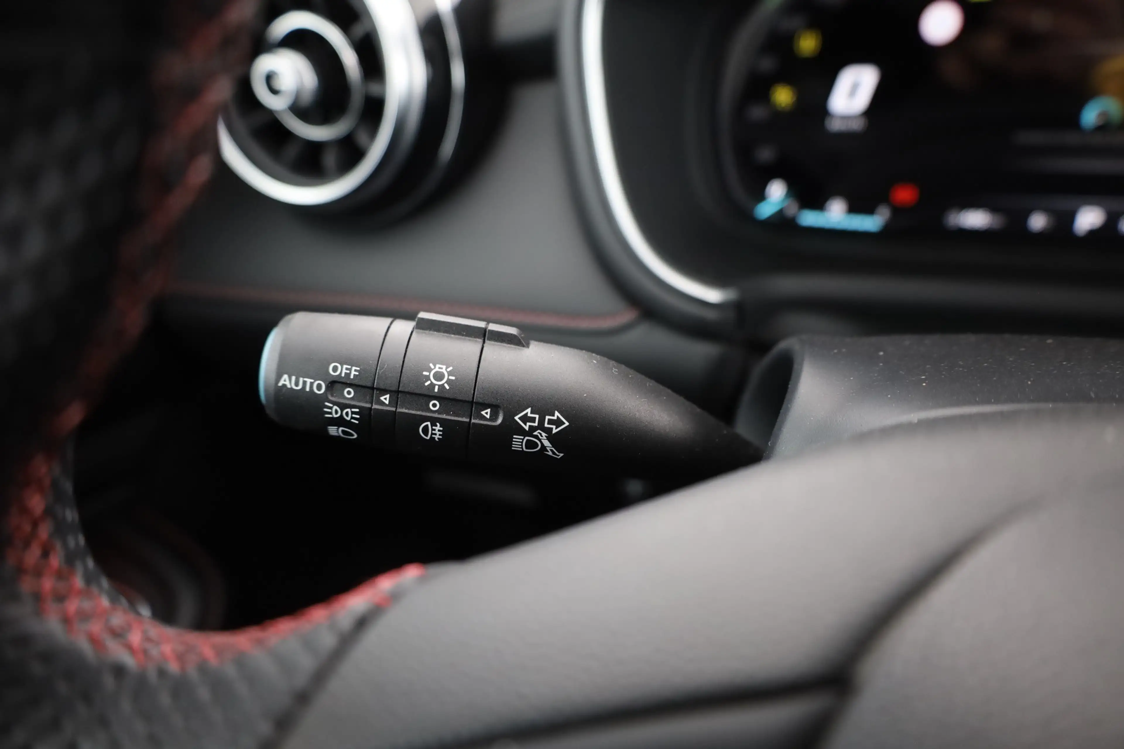 MG HS 1.5 Luxury LED Navi Panorama 360° ACC Leder — photo 18
