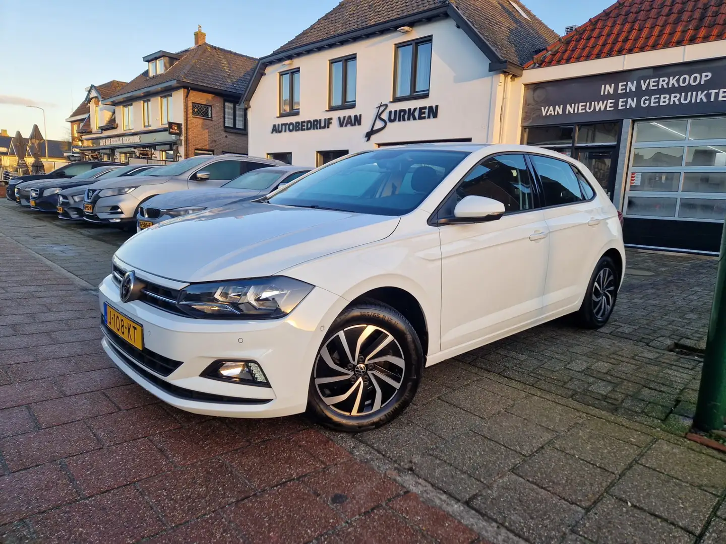 Volkswagen Polo 1.0 TSI Comfortline Business, Navigatie,Apple Car Wit - 1