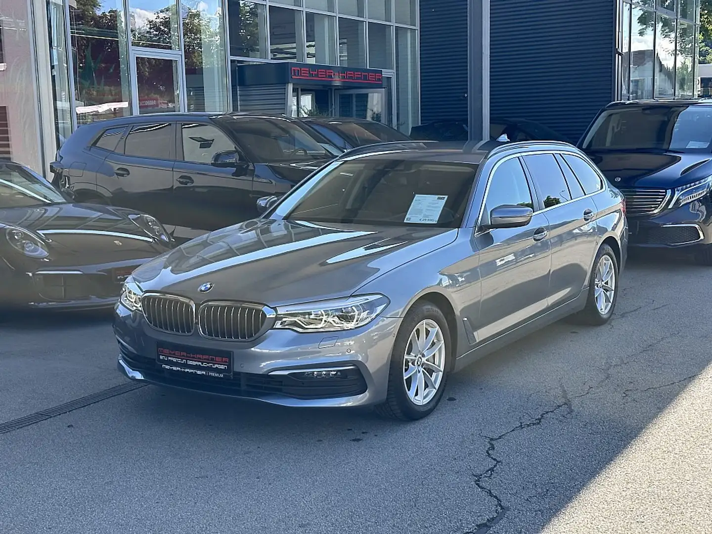 BMW 540 d xDrive Touring Aut. Grau - 1
