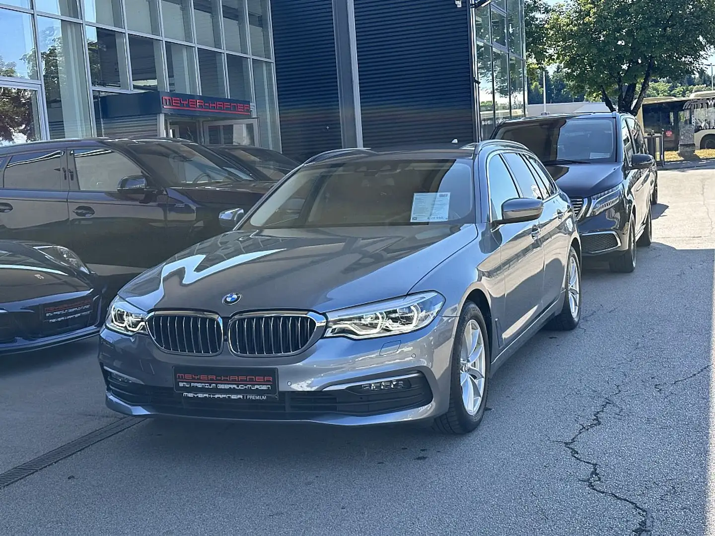 BMW 540 d xDrive Touring Aut. Grau - 2