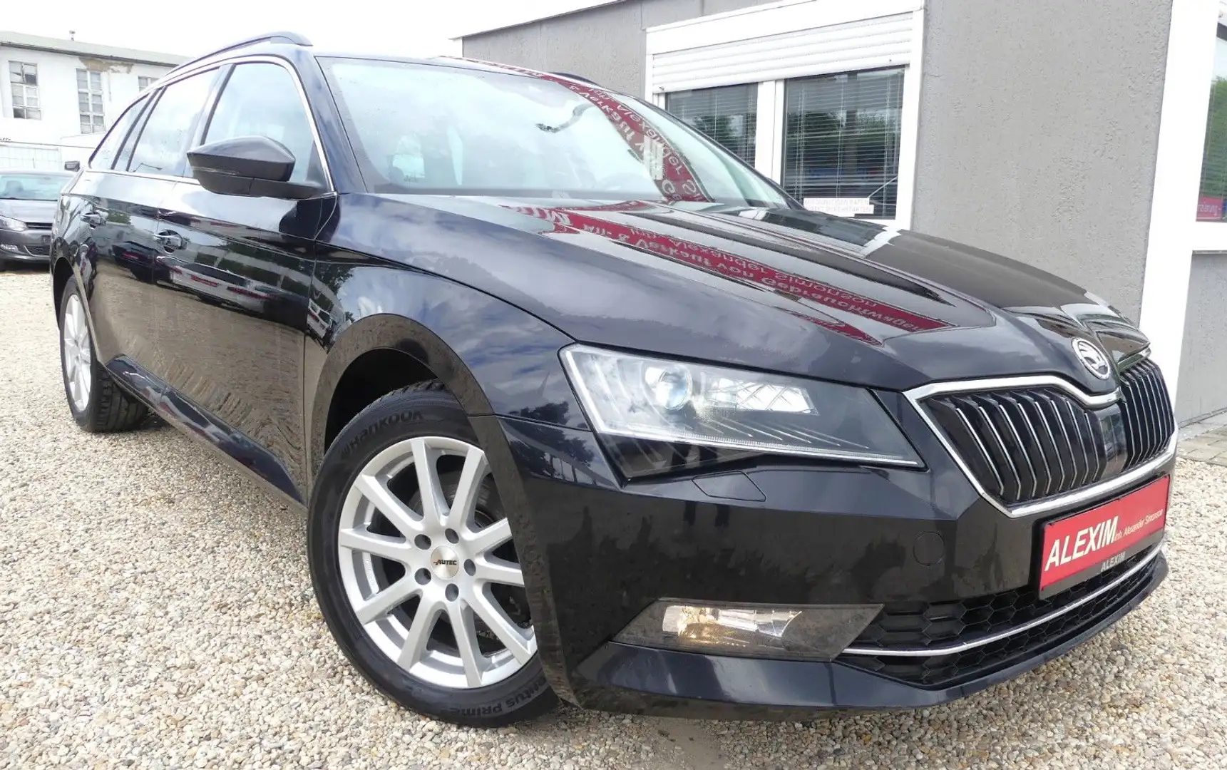 Skoda Superb Ambition/Navi/Bi-Xenon/Kamera/CarPlay/DAB Schwarz - 2