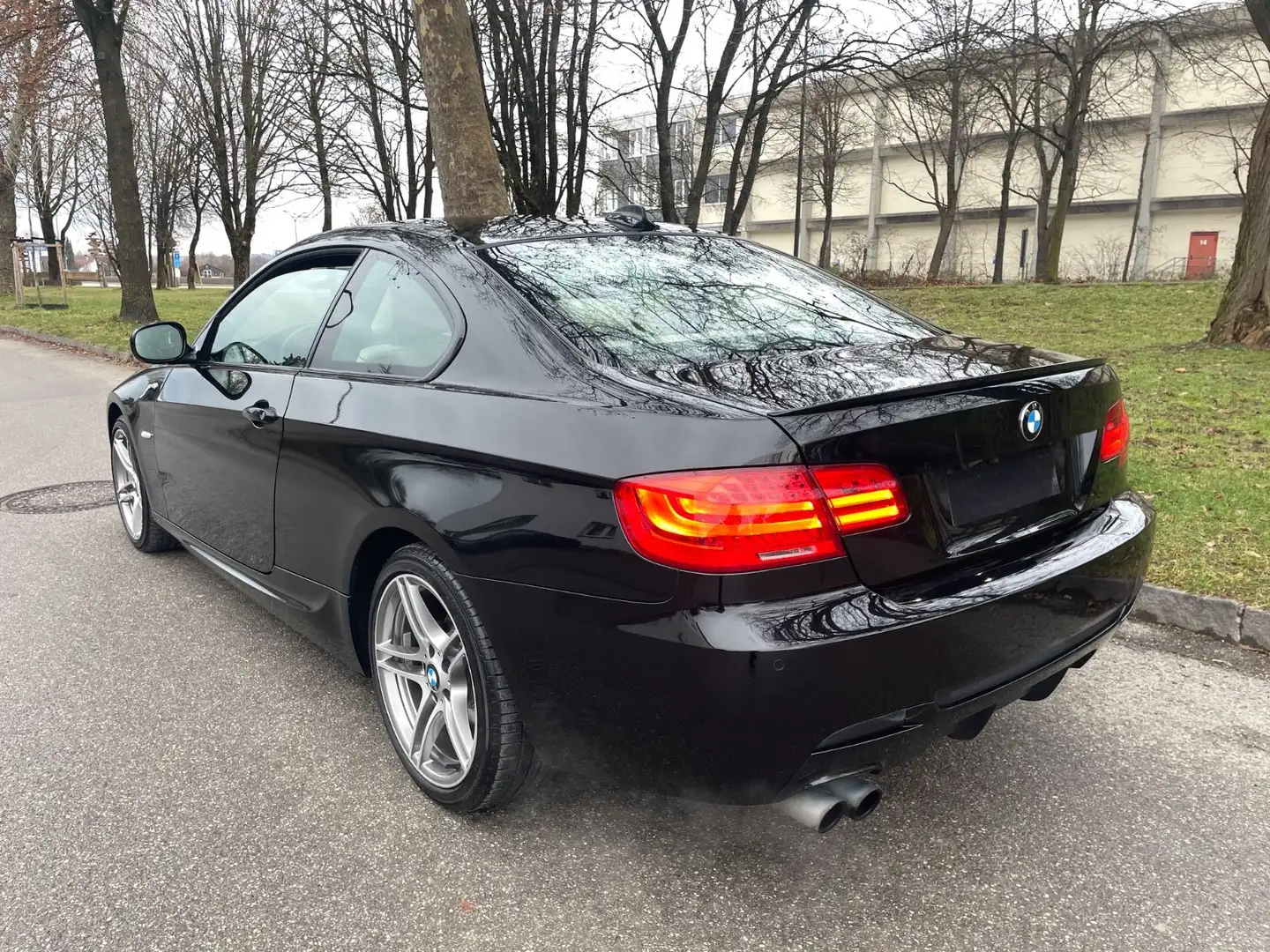 BMW 325 i  xDriveM-Sport*Navi*Xen*H&K**Scheck.Gepfl* Schwarz - 2