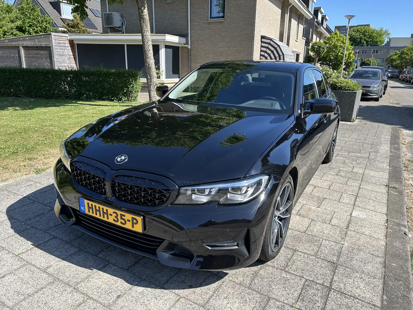 BMW 320 High Executive 184pk Automaat PDC Camera Zwart - 2