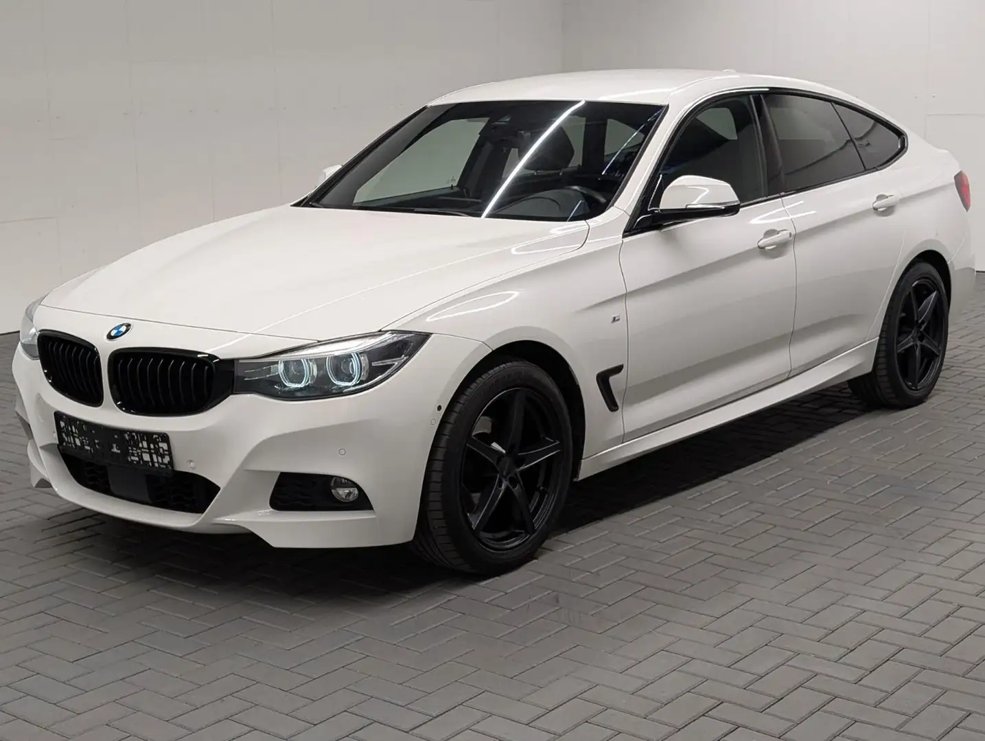 BMW 320 320i xDrive GT M-Sport LED/Navi/AHK/Kam/Leder Weiß - 1