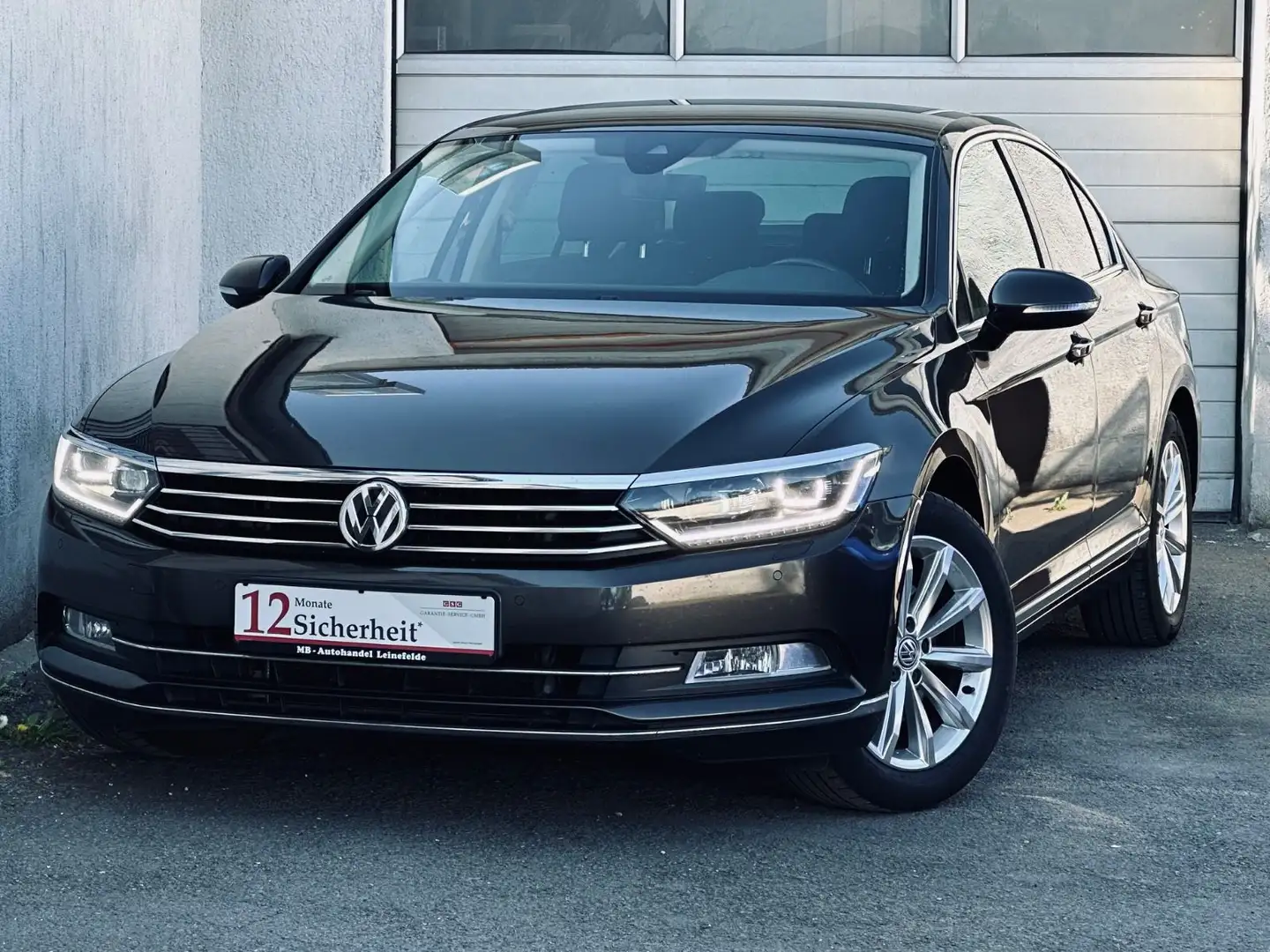 Volkswagen Passat Lim. 2.0 TDI DSG*LED*NAVI*AHK*STANDHEIZNG Zwart - 1