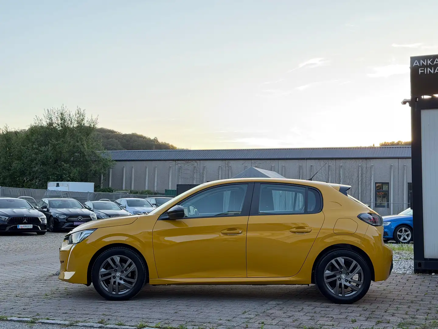 Peugeot 208 1,2 Active Pack Finanzierung möglich Gelb - 2