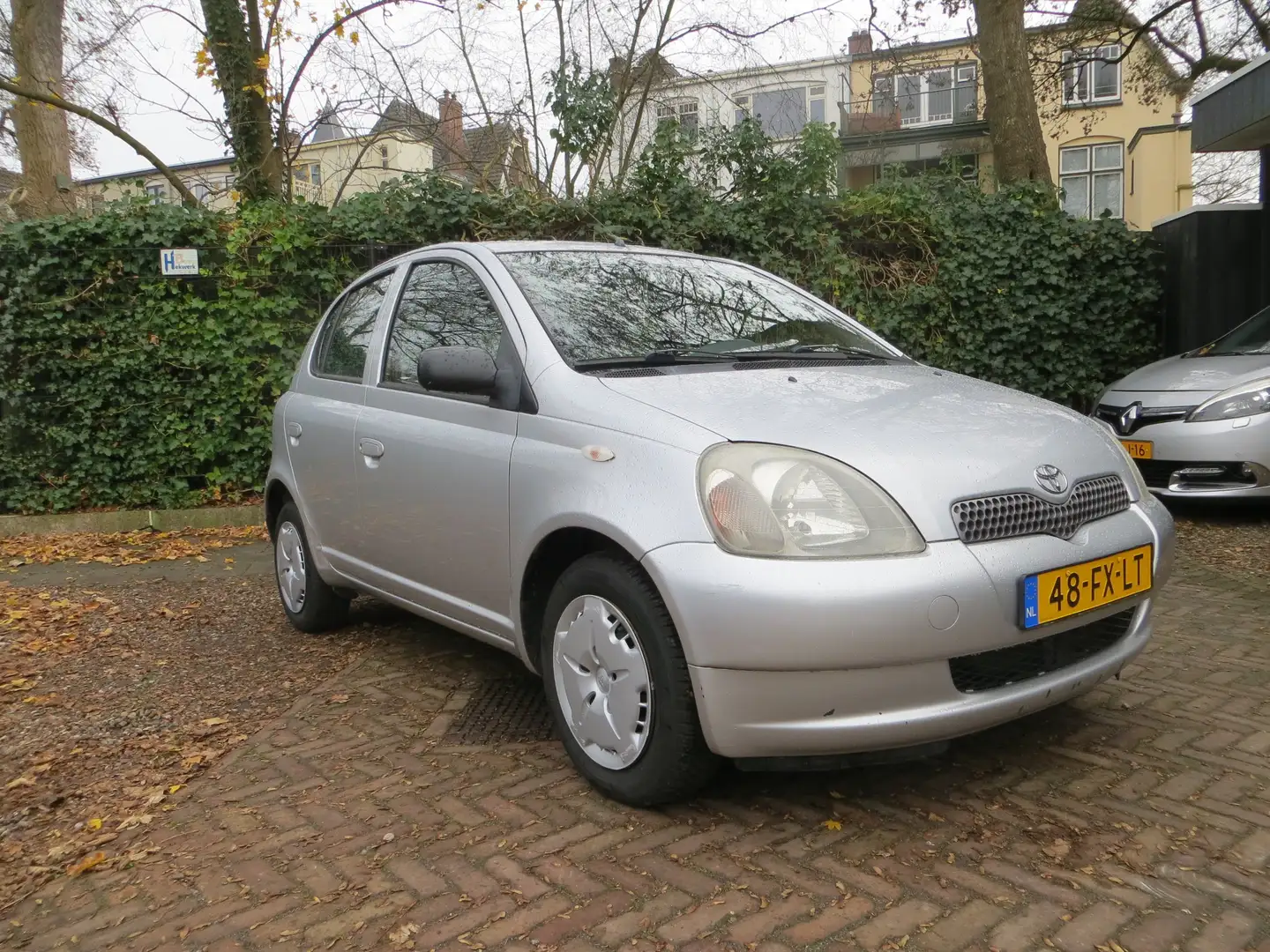 Toyota Yaris Yaris 1.3-16V VVT-i Luna 5 drs. Ezüst - 1