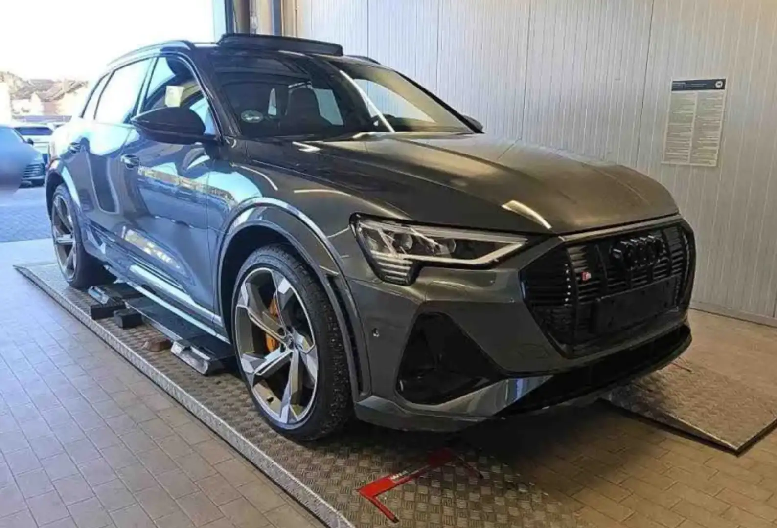 Audi e-tron S Grigio - 2