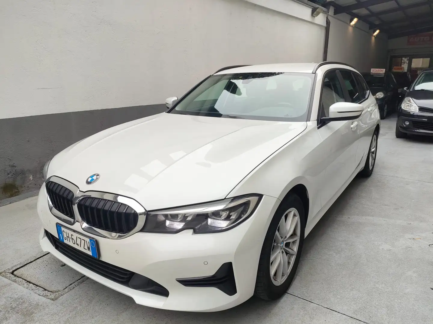 BMW 320 316d Touring hybrid mhev 48V Business 2022 autom Blanc - 2