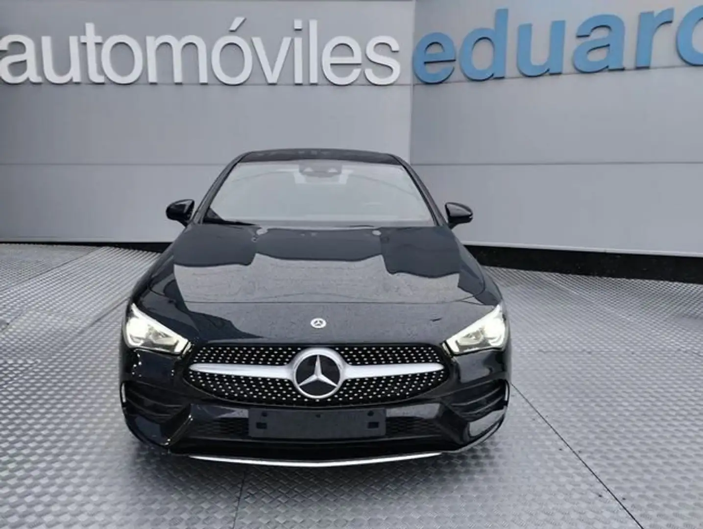 Mercedes-Benz CLA 180 AMG Line Negro - 2