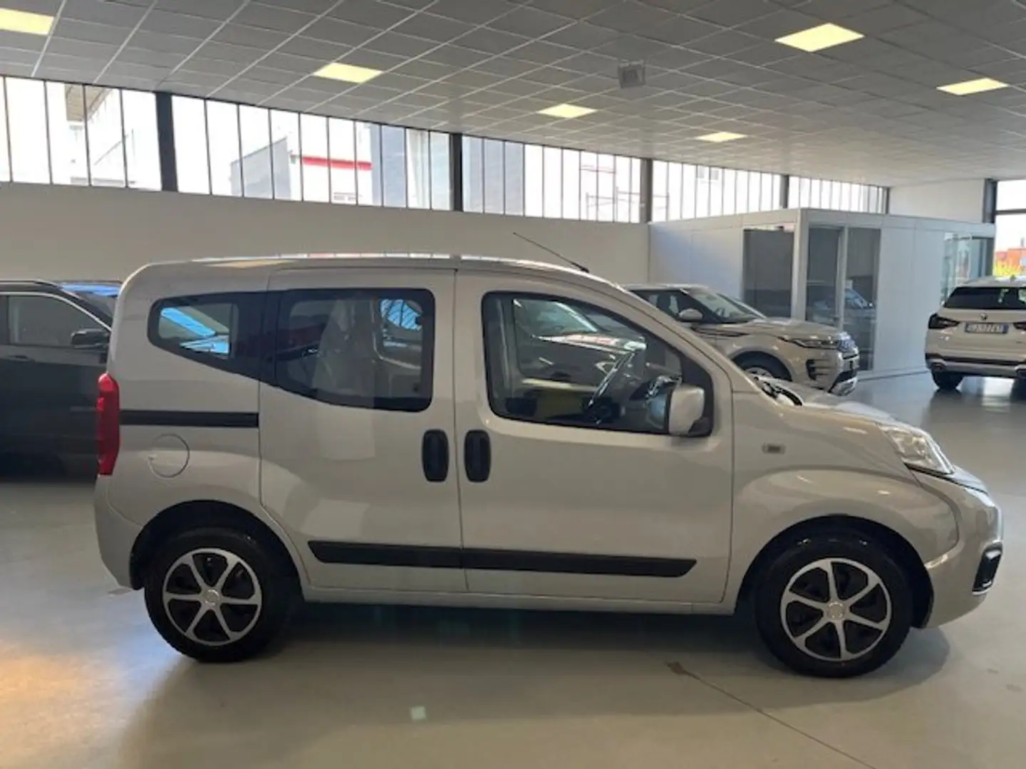 Fiat Qubo Qubo 2017 1.3 mjt 16v Lounge 80cv Argento - 2