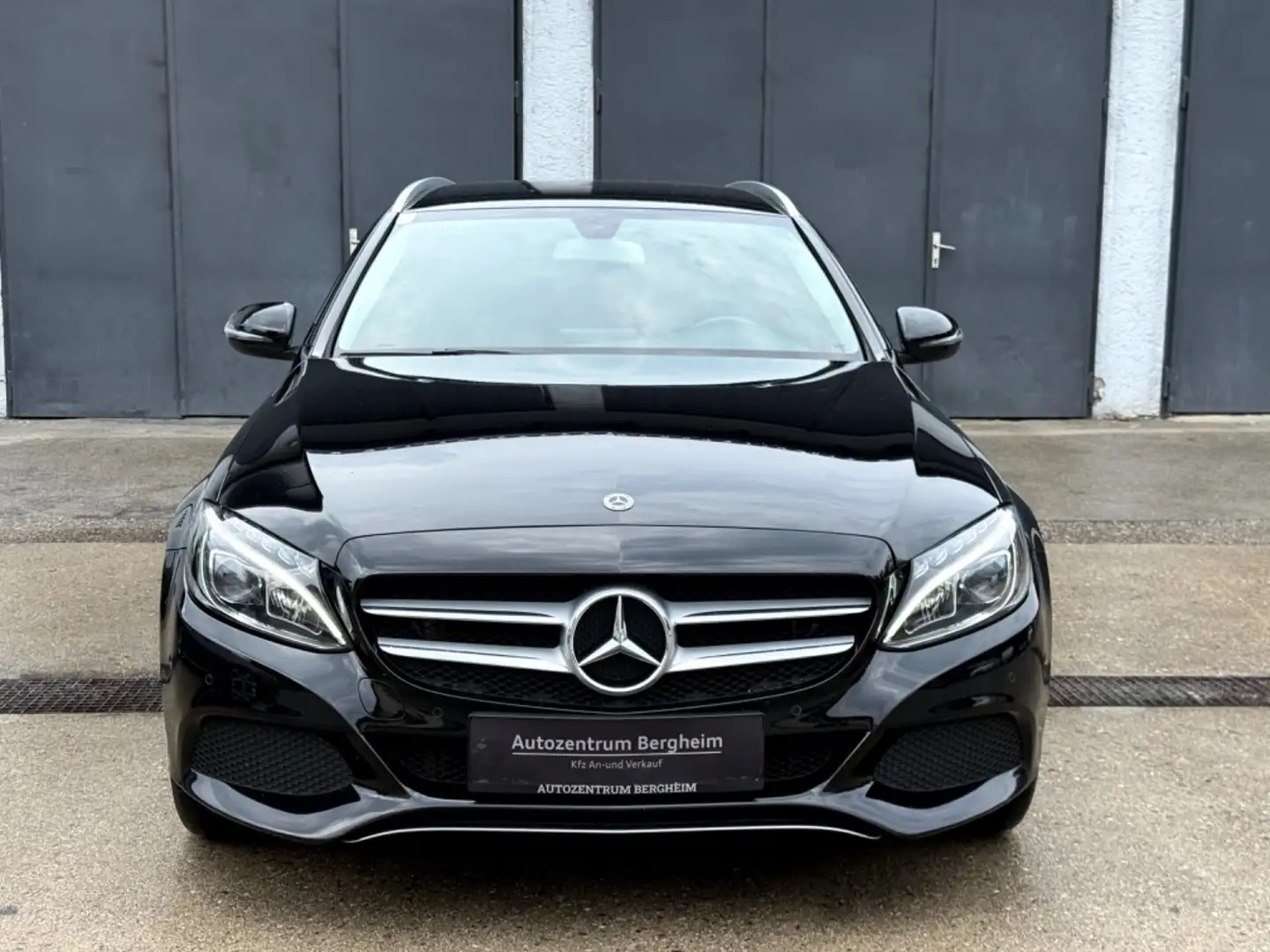 Mercedes-Benz C 220 d T 4MATIC Aut. Schwarz - 2