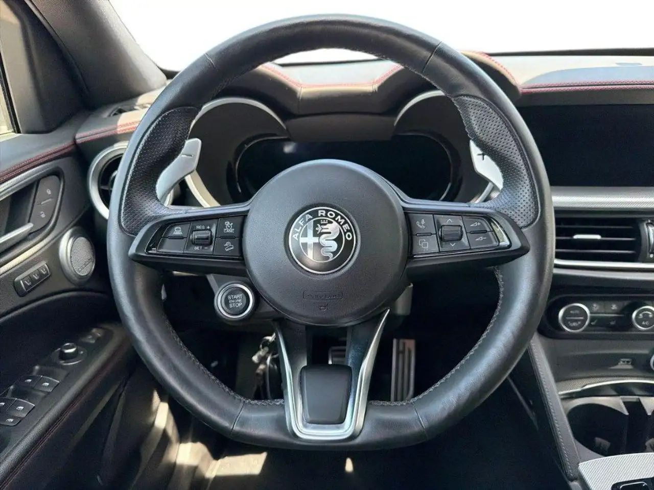 Alfa Romeo Stelvio 2024 — фото 12