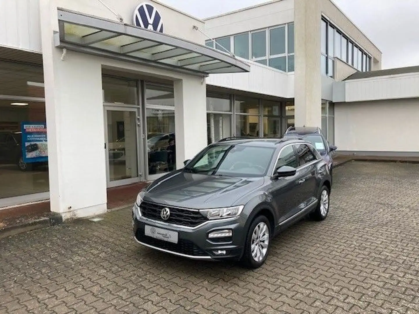 Volkswagen T-Roc 1.5 TSI DSG Sport Gris - 2
